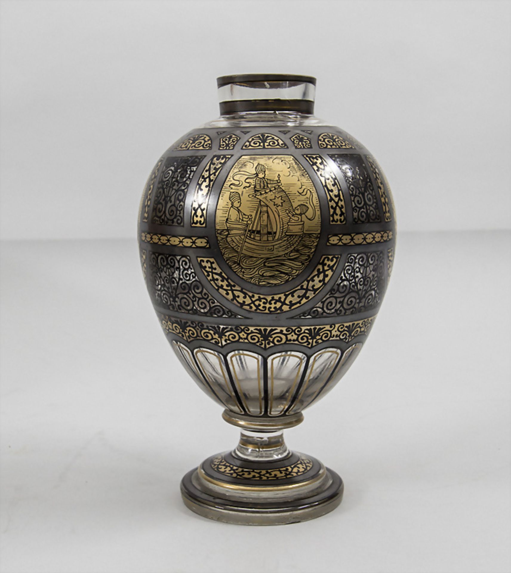 Fußvase mit mythologischen Szenen / A footed vase with mythological scenes