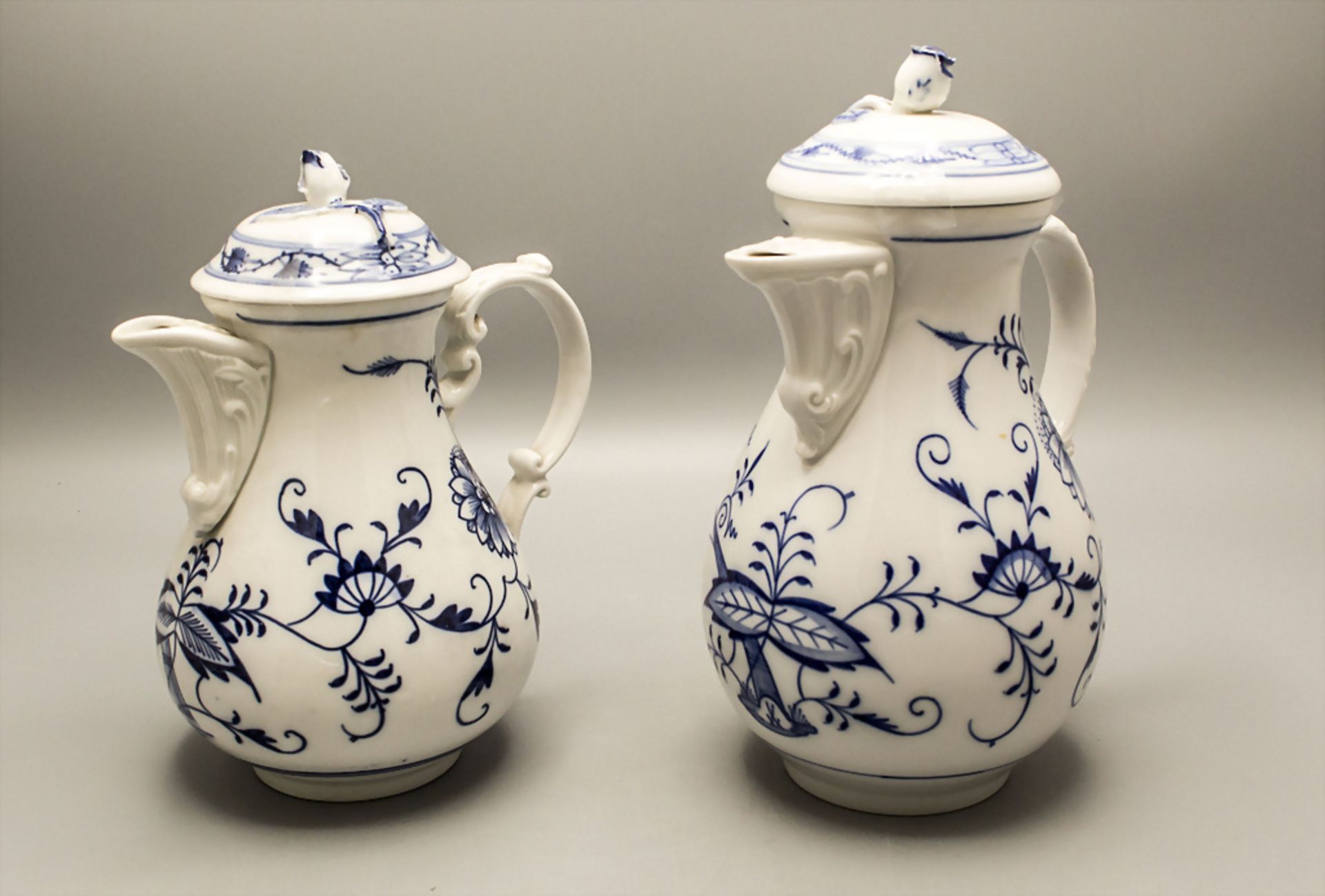 Zwei Zwiebelmuster Kannen / Two pots with onion pattern, Meissen / Teichert, 19./20. Jh.