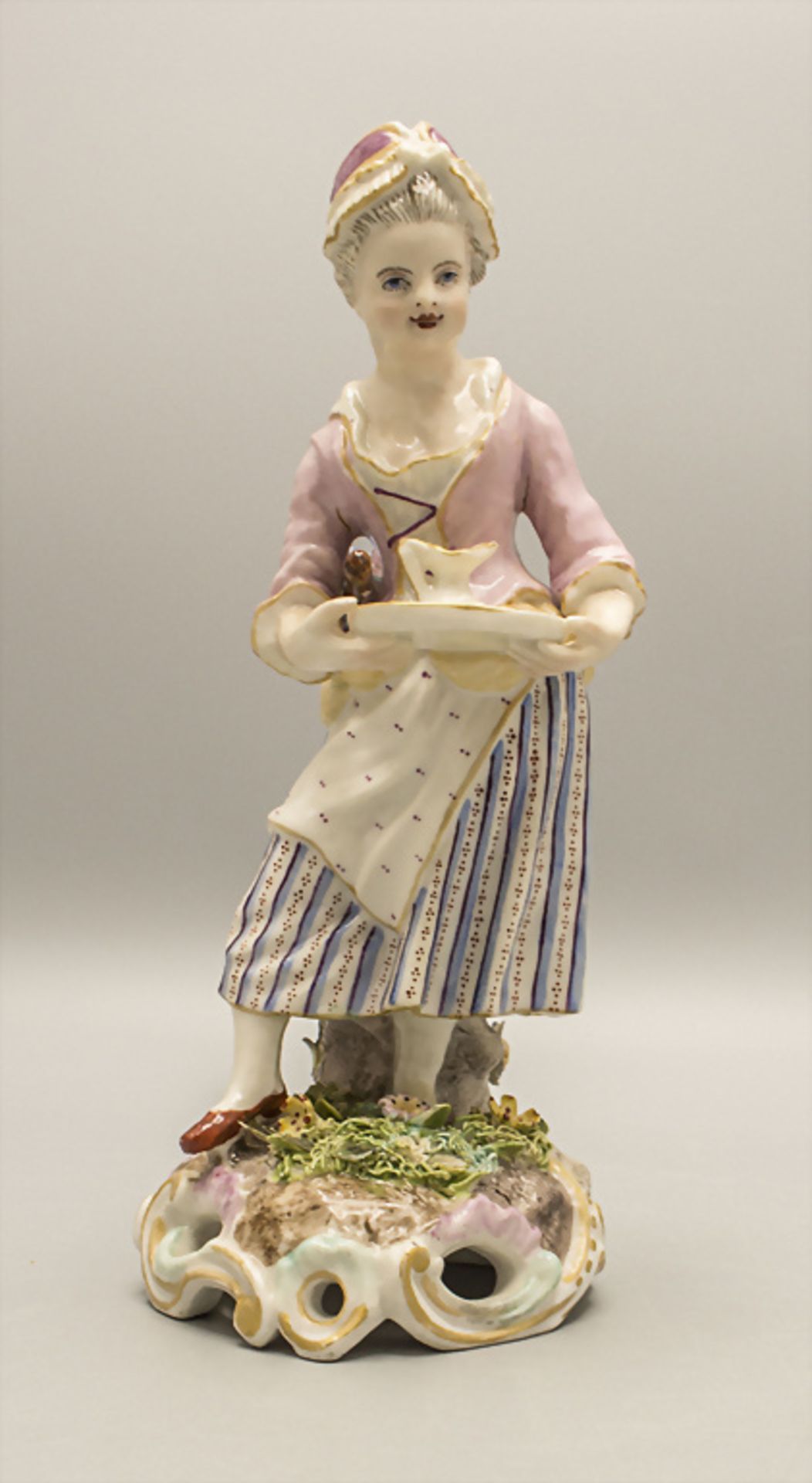 Figur eines Hausmädchens / A figure of a housemaid, wohl Ende 18. Jh.