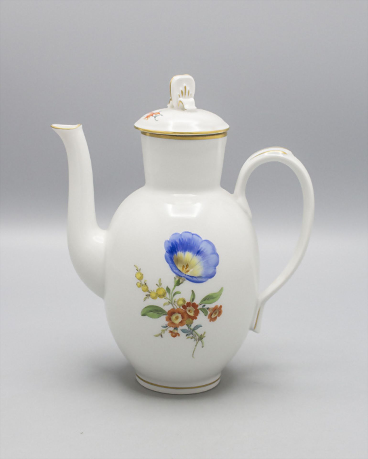 Mokkakanne mit Blumenmalerei / A mocha pot with flowers, Paul Börner, Meissen, Mitte 20. Jh.