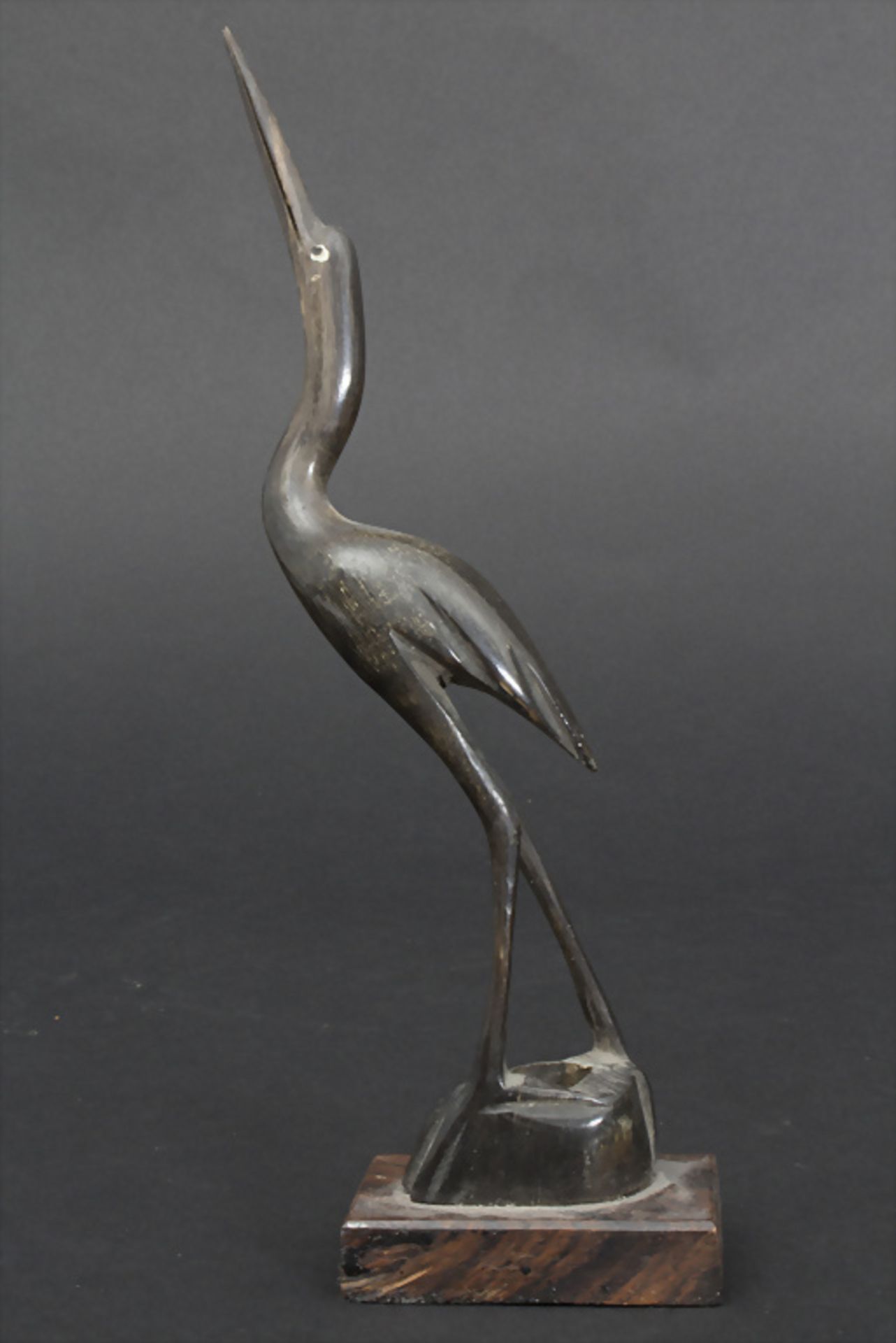 Abstrakte Figurengruppe und Kranich / An abstract figural group with a crane, Afrika, 20. Jh. - Image 2 of 2