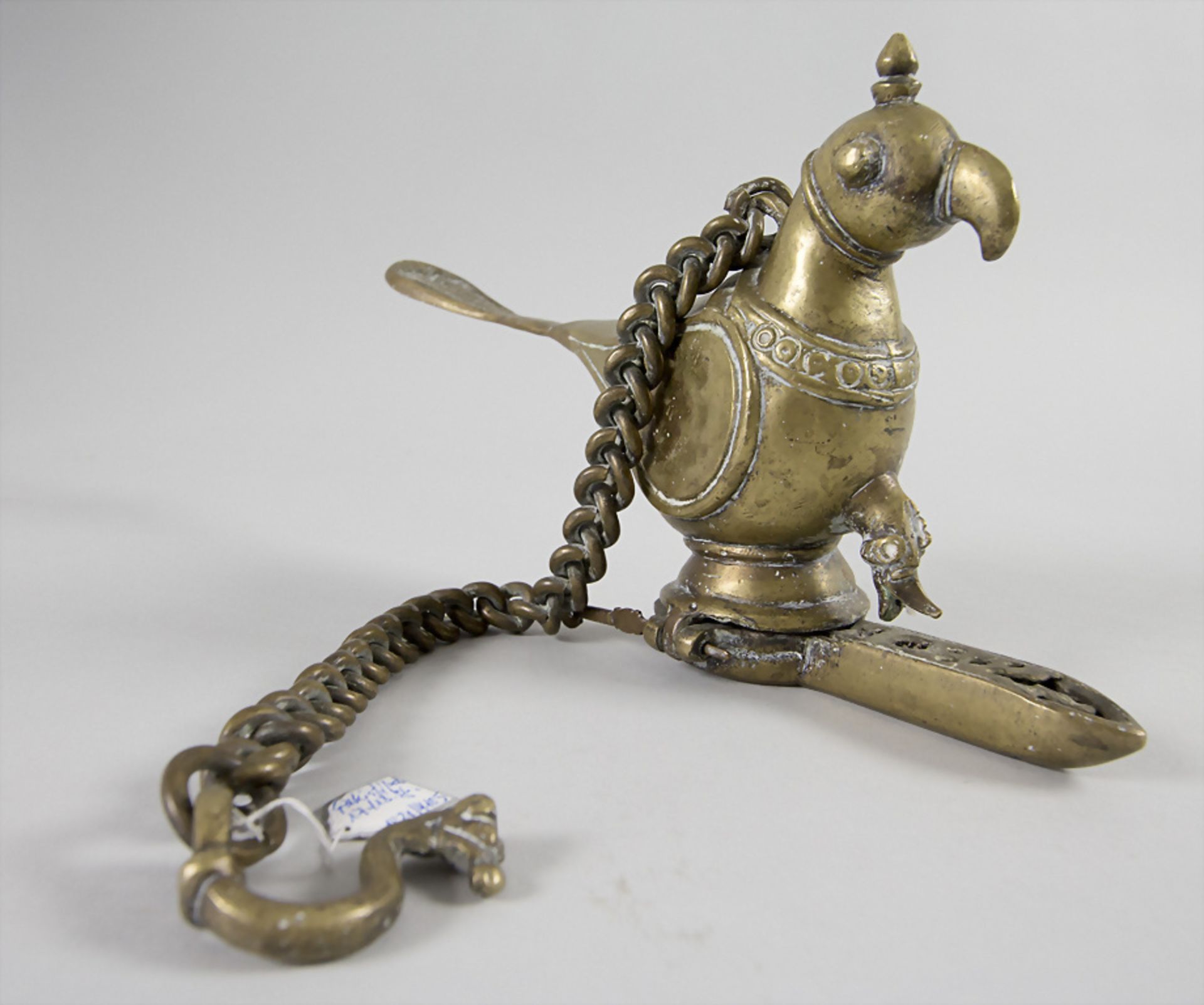 Vogel-Öllampe / An oil lamp with bird, wohl Pakistan/Indien, 17./18. Jh.