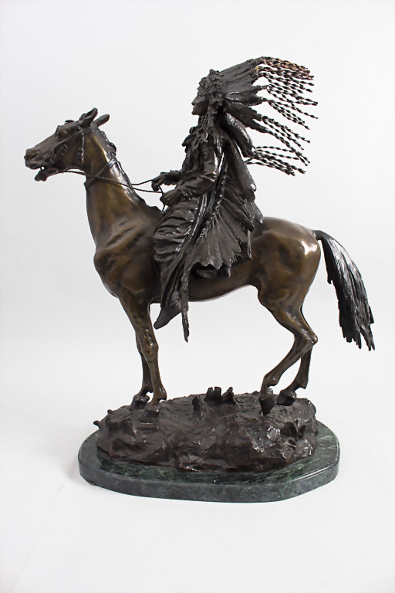 Carl Kauba (1865-1922), 'Indianerhäuptling zu Pferd' / 'An Indian chief on horseback', Wien, ... - Bild 3 aus 10