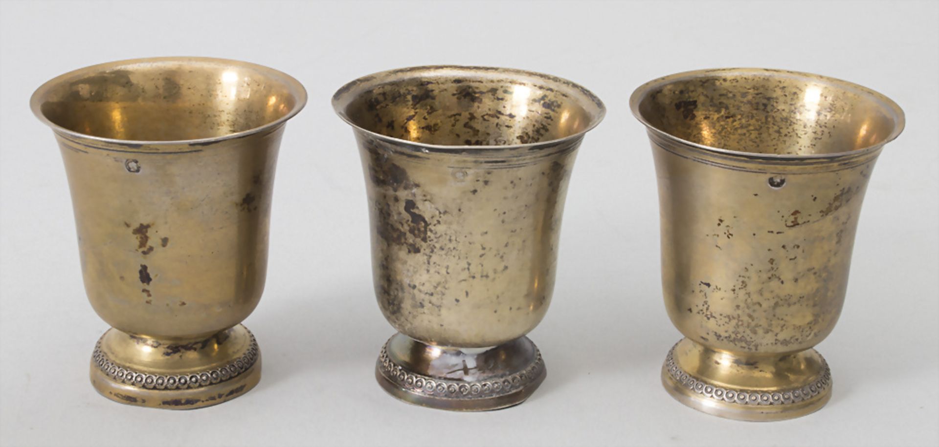 6 Miniatur Glockenbecher / 6 miniature silver beakers / 6 miniature gobelets en argent massif ... - Bild 3 aus 7