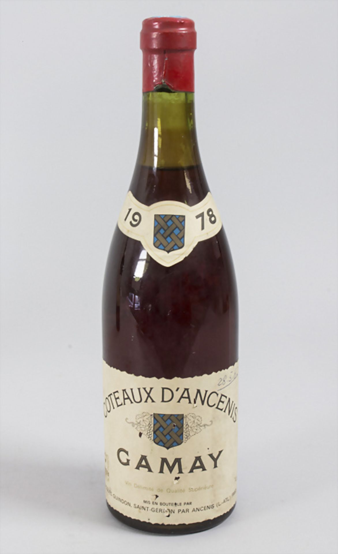 Eine Flasche Roséwein / A bottle of rosé wine, Gamay, Frankreich