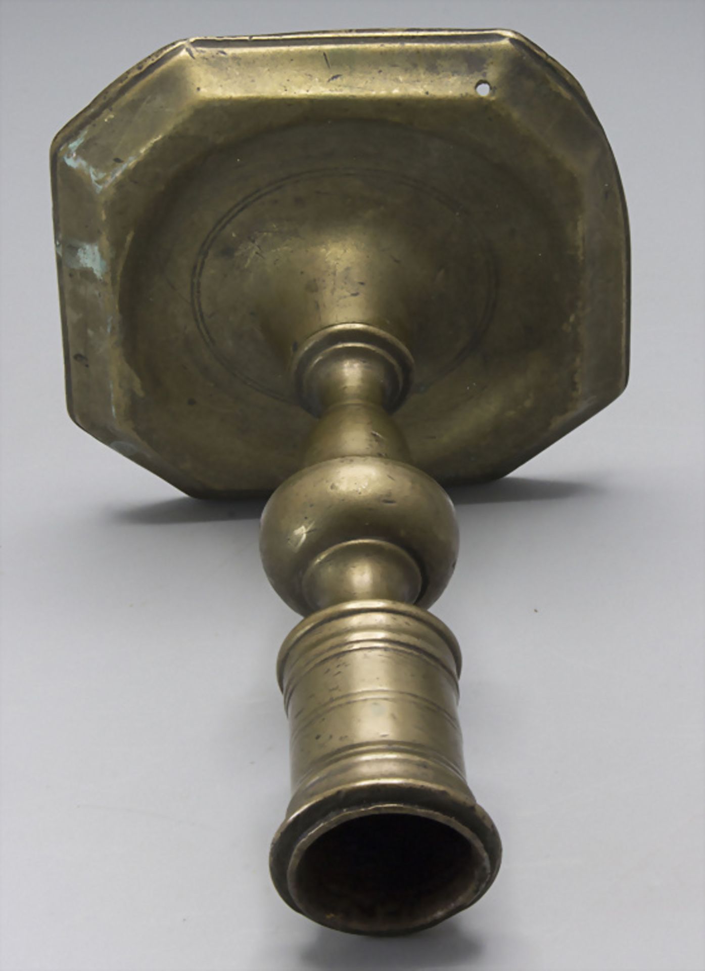 Bronze Kerzenleuchter / A bronze candlestick, wohl 16. / 17. Jh. - Bild 2 aus 3