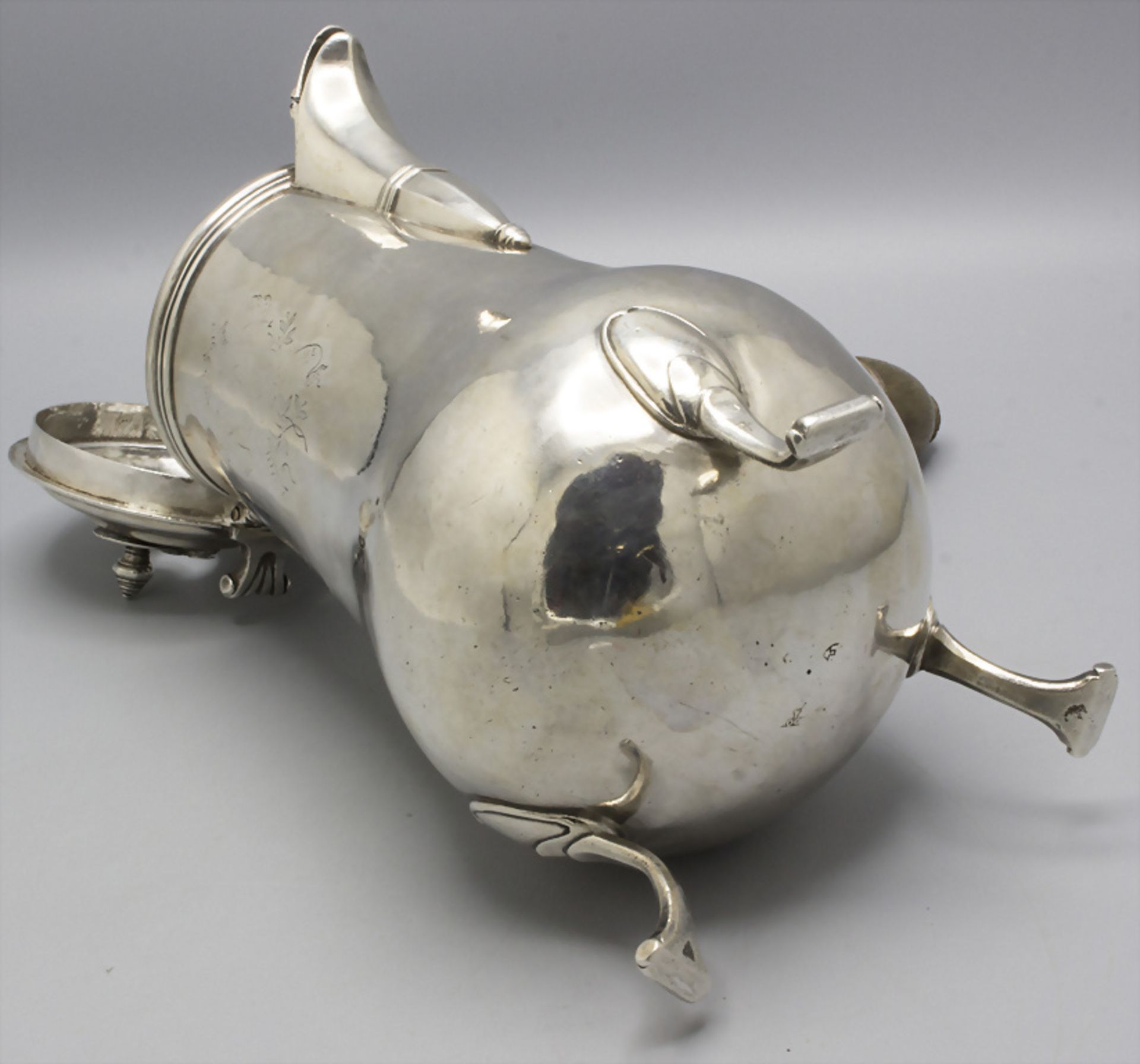 Schokoladenkanne / Chocolatière / A silver chocolate pot, Jacques de La Cour, Rochefort, um 1740 - Bild 4 aus 8