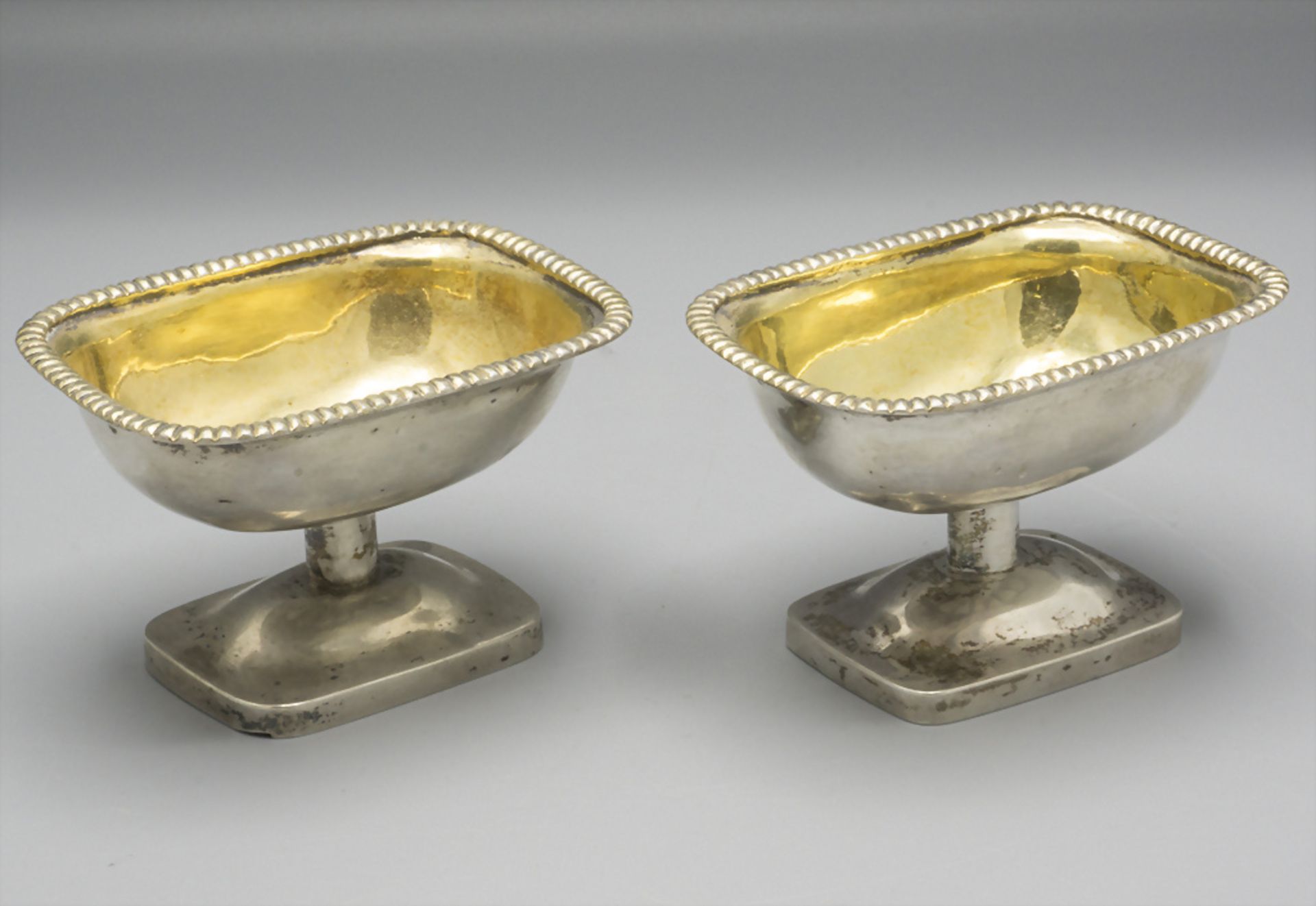 Paar Gewürzschälchen / Salieren / A pair of silver salt cellars, Louis Wollenweber, München, 1827