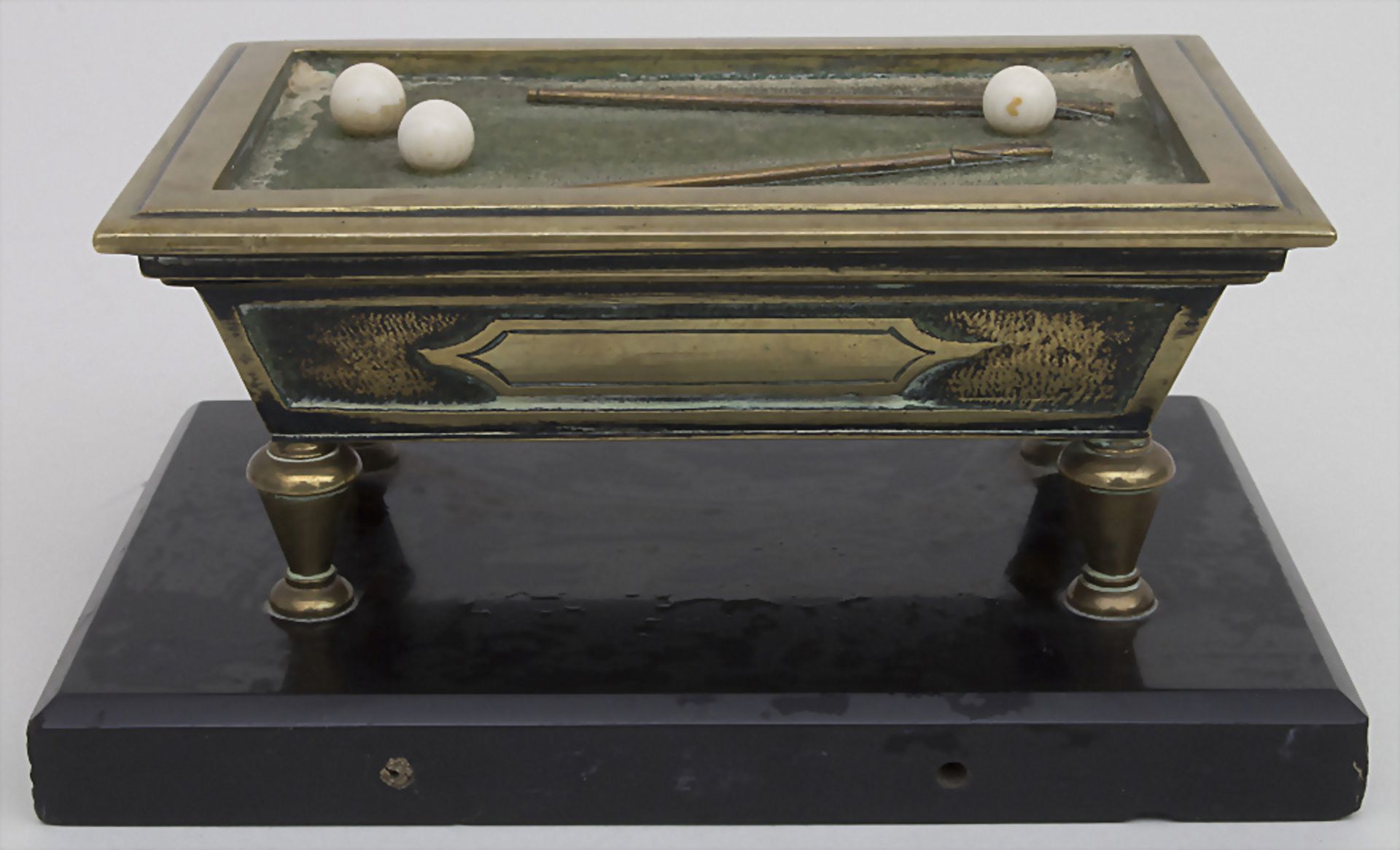 Billardtisch als Schatulle / A pool table as lidded box, deutsch, um 1900