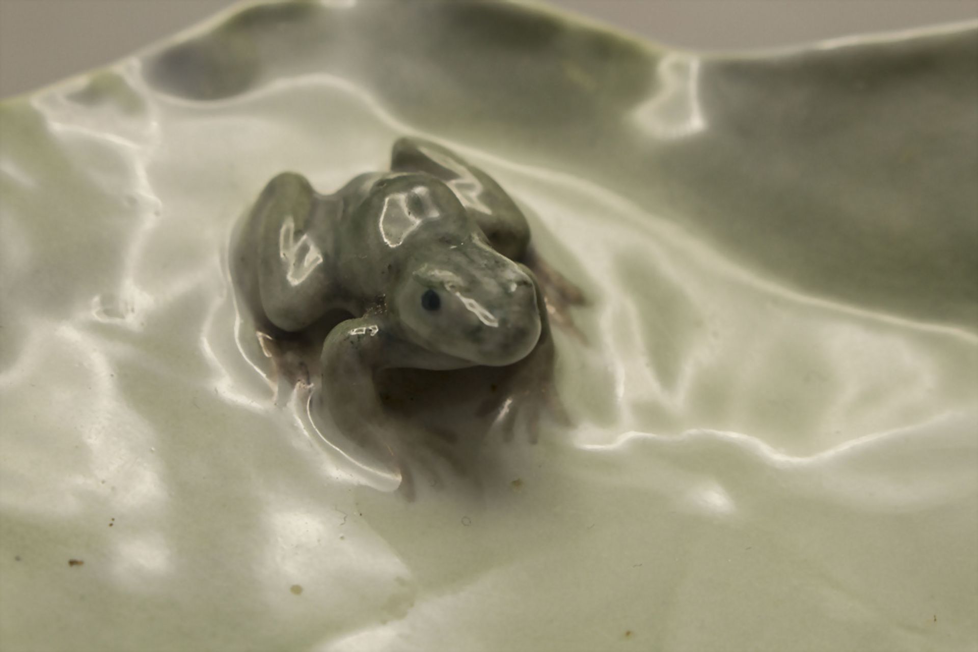 Zierschälchen mit Frosch / A frog on a lily pad dish, Royal Copenhagen, 1951 - Image 4 of 4