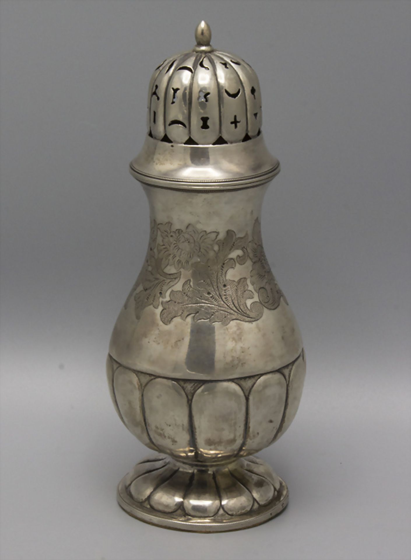 Zuckerstreuer / Poudreuses à sucre en argent / A silver sugar shaker, deutsch, 19. Jh.