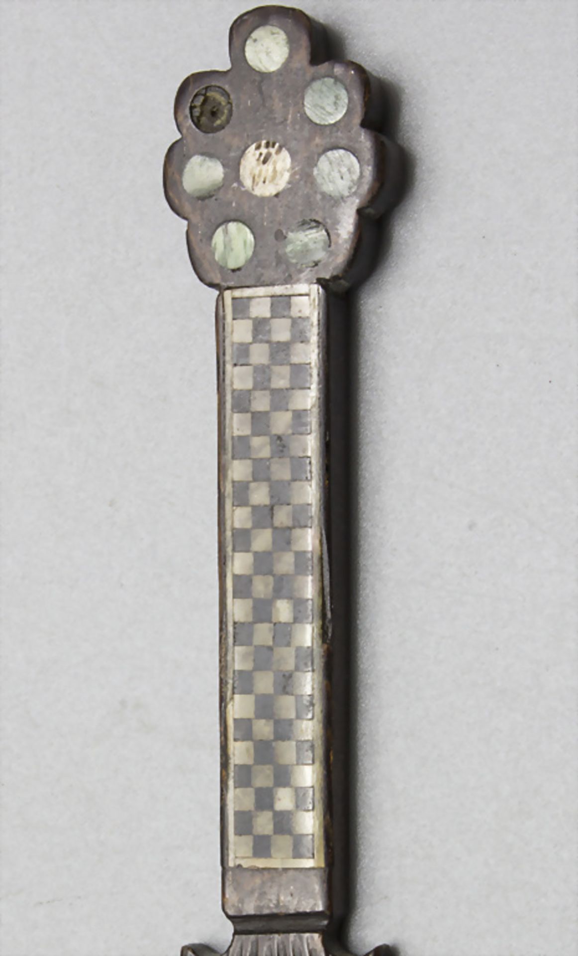 Schwert mit Intarsien als Brieföffner / A sword with inlays as letter opener, 19. Jh. - Bild 2 aus 3