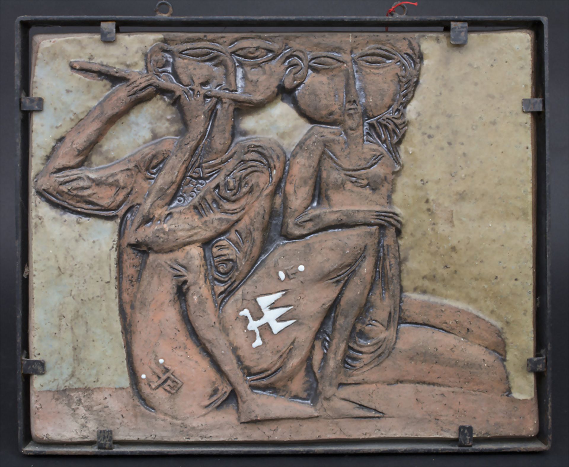 Künstlerkeramikrelief 'Liebespaar' / An artist's ceramic relief 'Lovers'