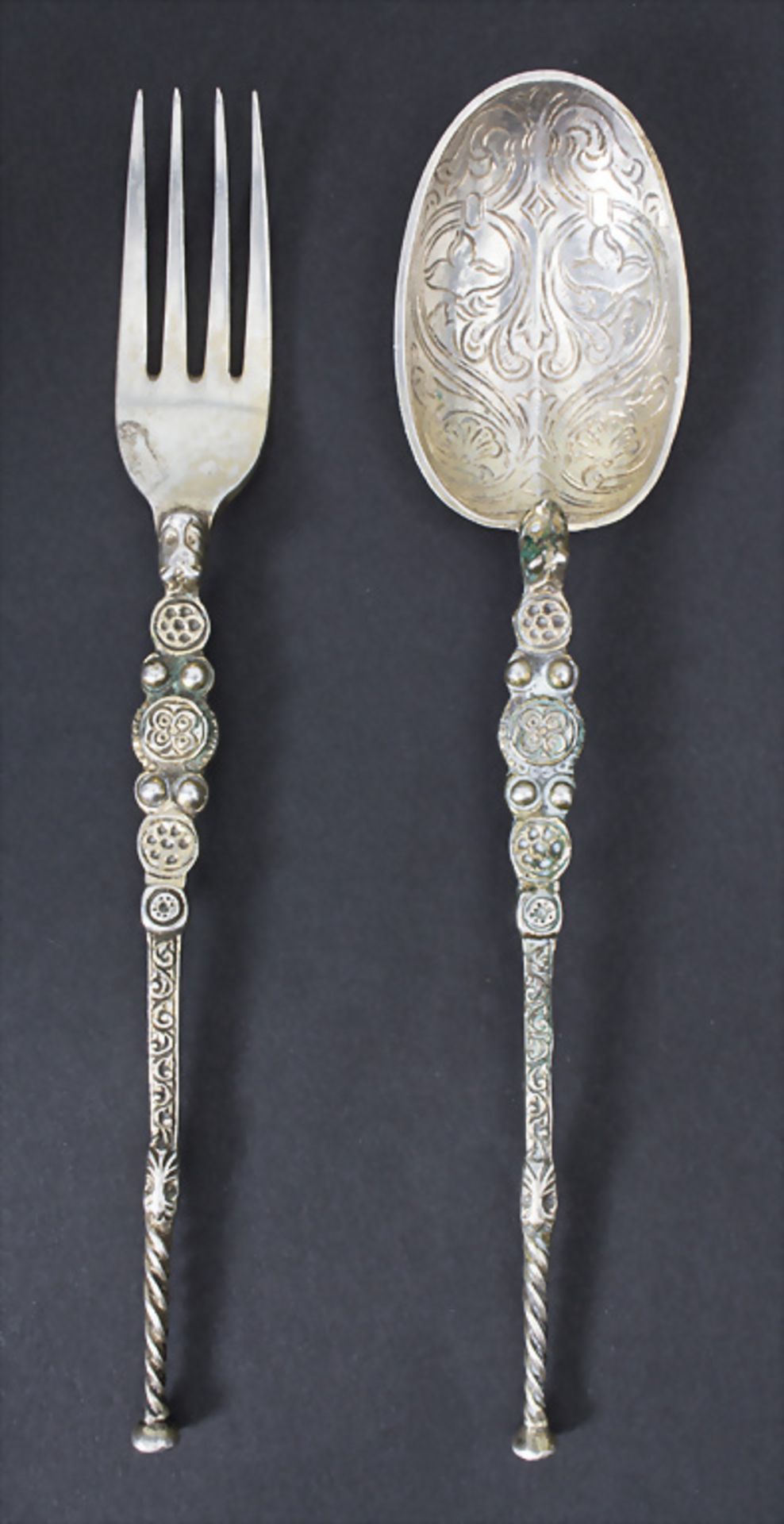 Salbungs-Löffel und passende Gabel / A silver anointing spoon and fork, Desormeaux Saunders & ...