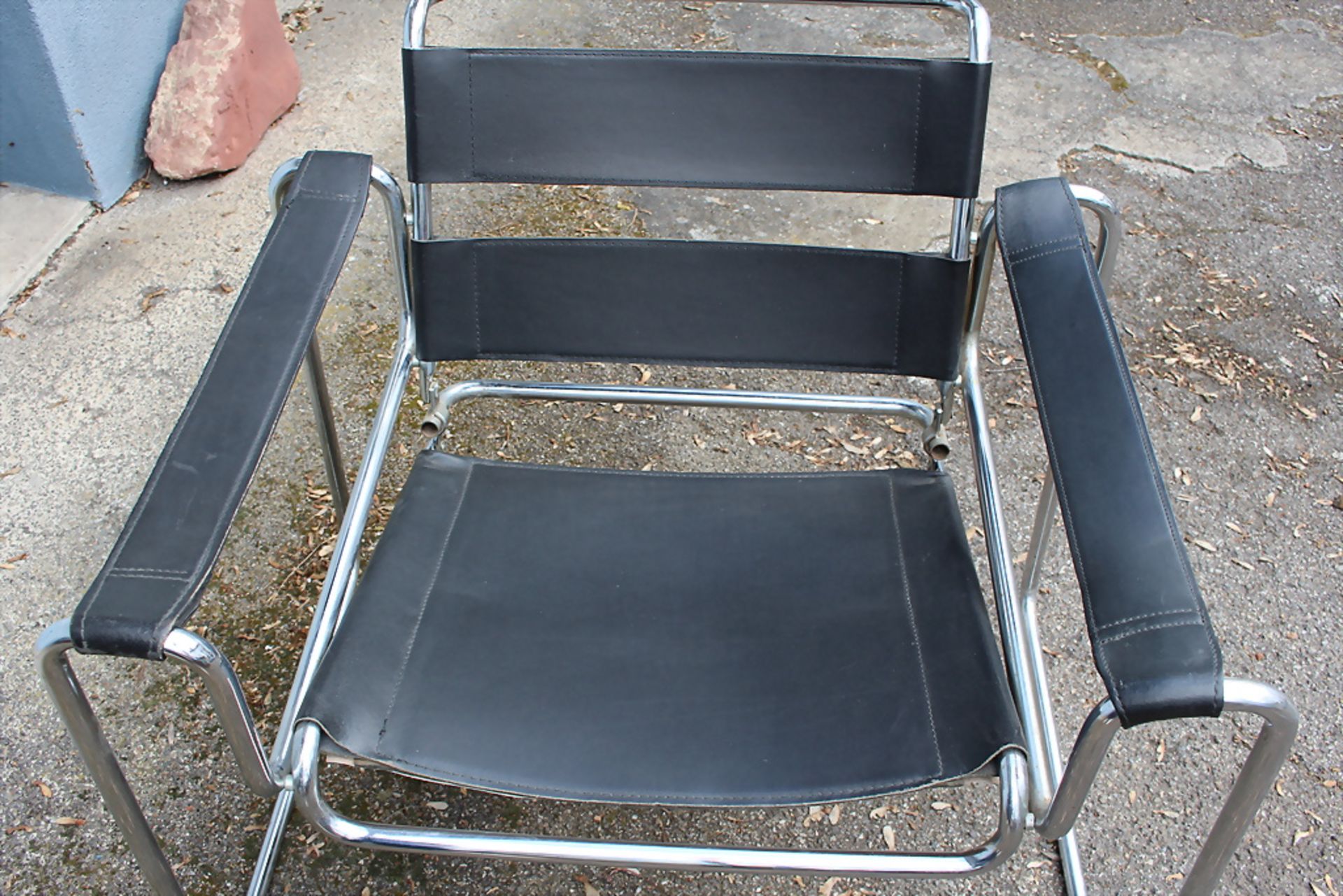 (2/3) Armlehnstuhl im Stil des 'Wassily-Chair' von Marcel Breuer, Bauhausklassiker / A chair ... - Bild 5 aus 10