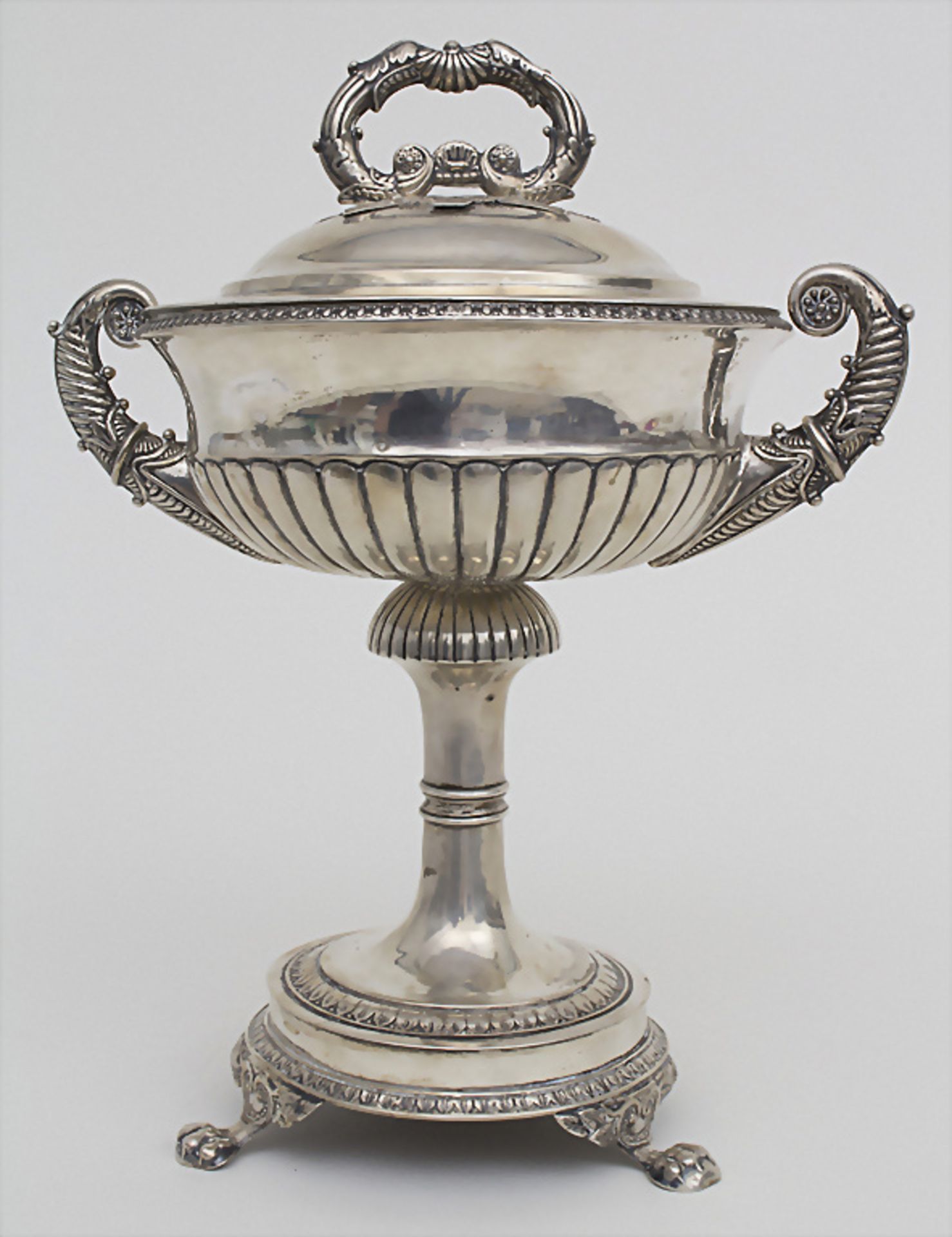 Bonboniere / A footed silver dish with cover, Orebro, Schweden, 1817 - Bild 3 aus 8