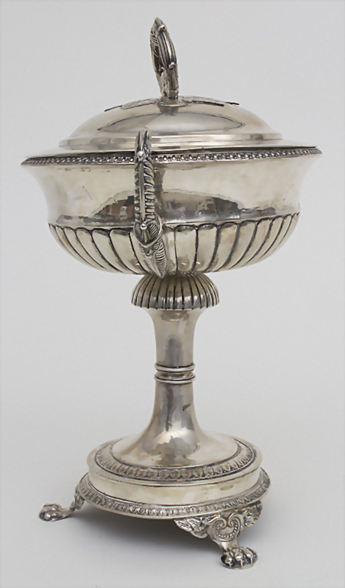 Bonboniere / A footed silver dish with cover, Orebro, Schweden, 1817 - Bild 2 aus 8