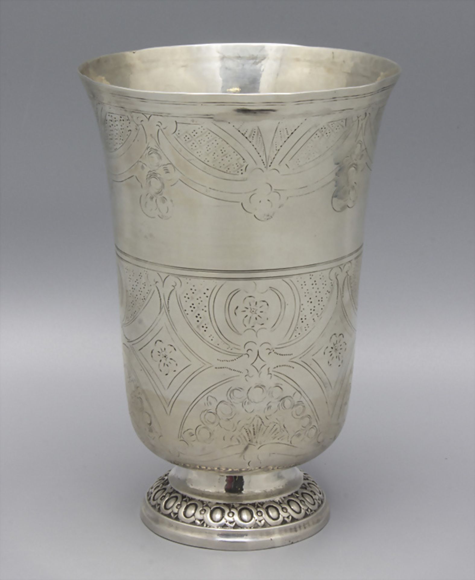 Großer Becher / A large silver beaker / A goblet, Claude Antoine Maillet, Paris, 1789 - Bild 2 aus 8
