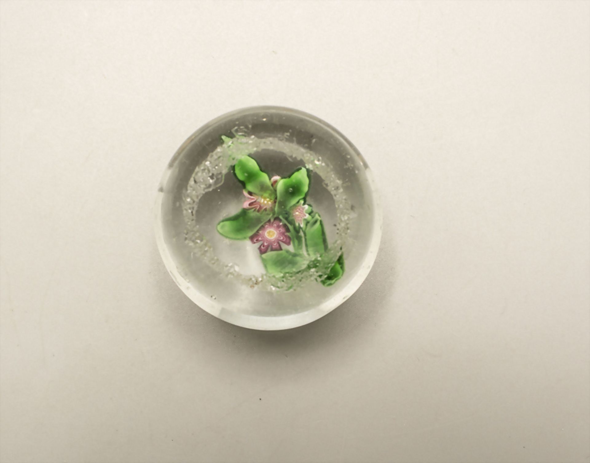 Kleiner Blumen Briefbeschwerer / A miniature flower paperweight, Baccarat, Frankreich, Mitte ... - Bild 2 aus 4