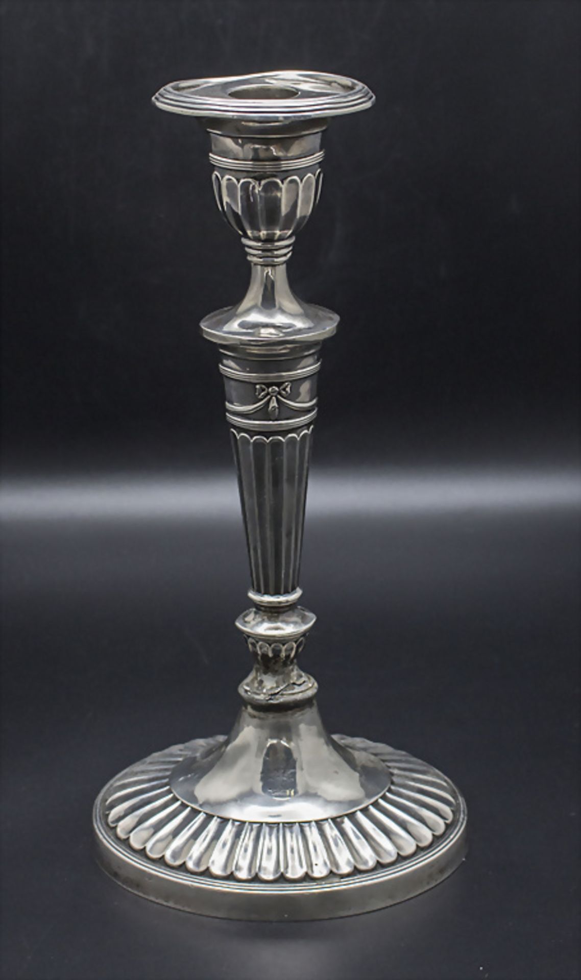 Kerzenleuchter / A silver candlestick, Daniel & John Wellby, London, 1899