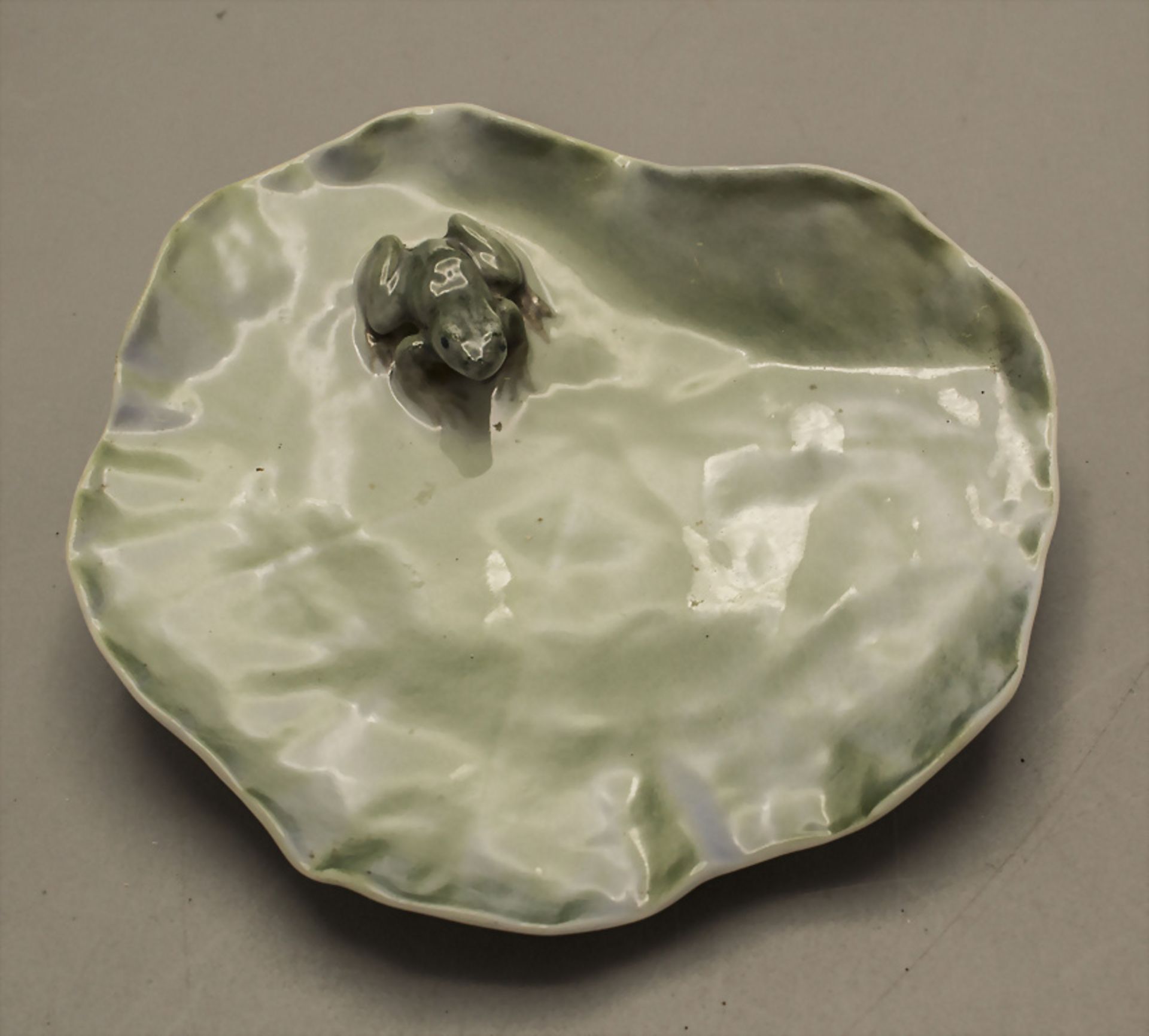 Zierschälchen mit Frosch / A frog on a lily pad dish, Royal Copenhagen, 1951 - Image 3 of 4