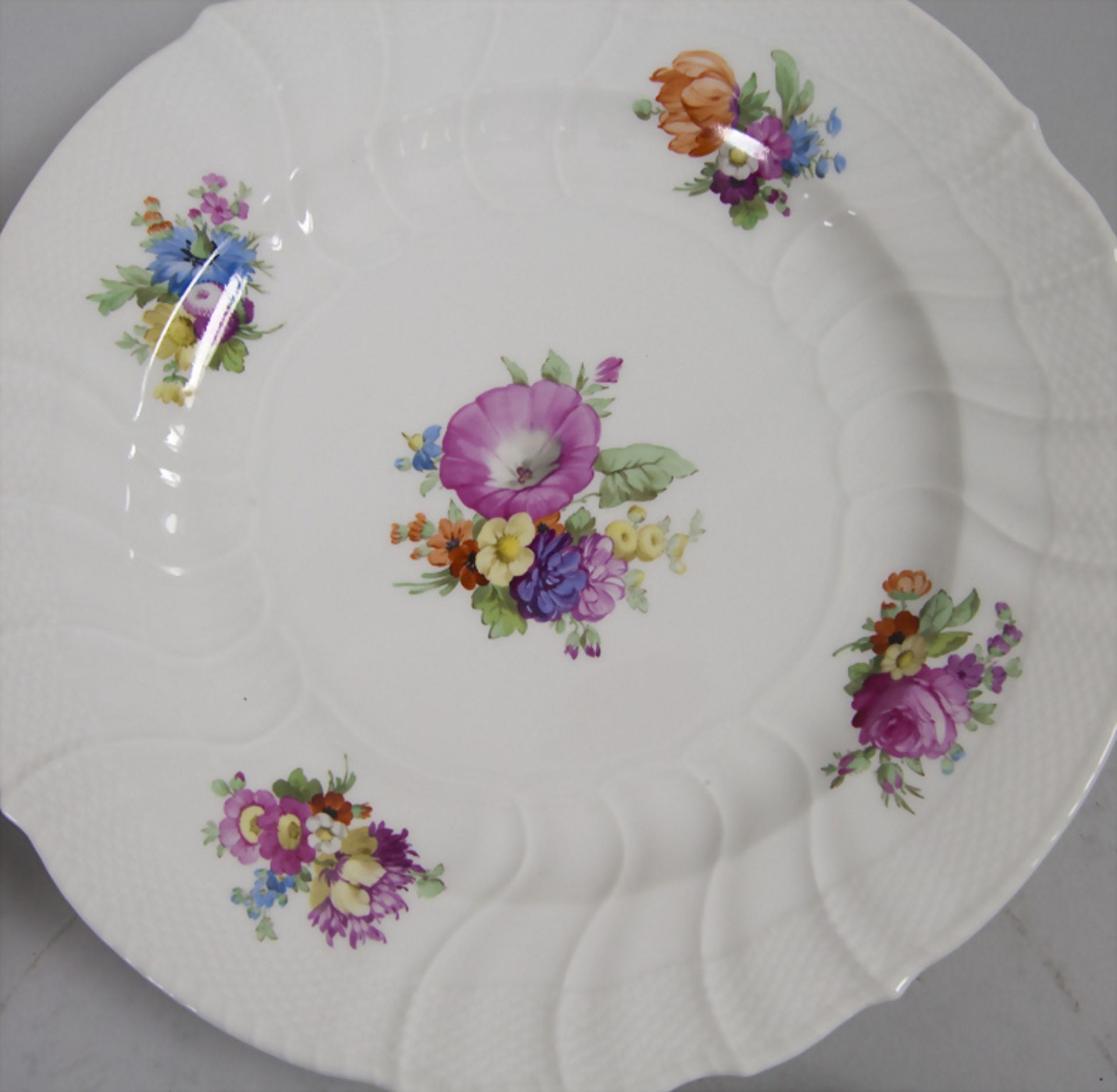Vier Suppenteller mit Blumenbouquetmalerei / Four soup plates with flower bouquet painting, ... - Bild 5 aus 10
