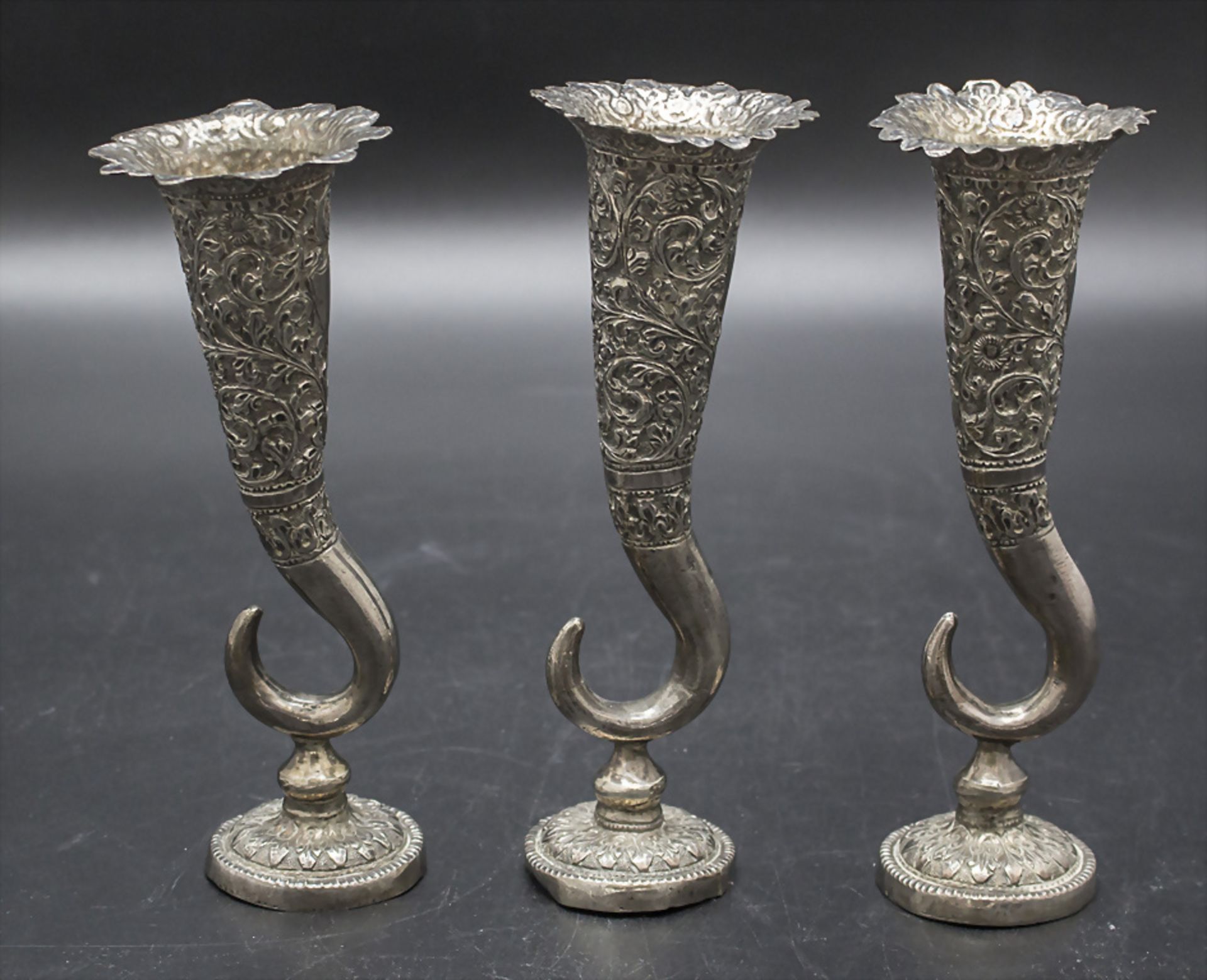 Drei Silber Soli-fleur-Vasen / Three silver soli-fleur vases, wohl Persien