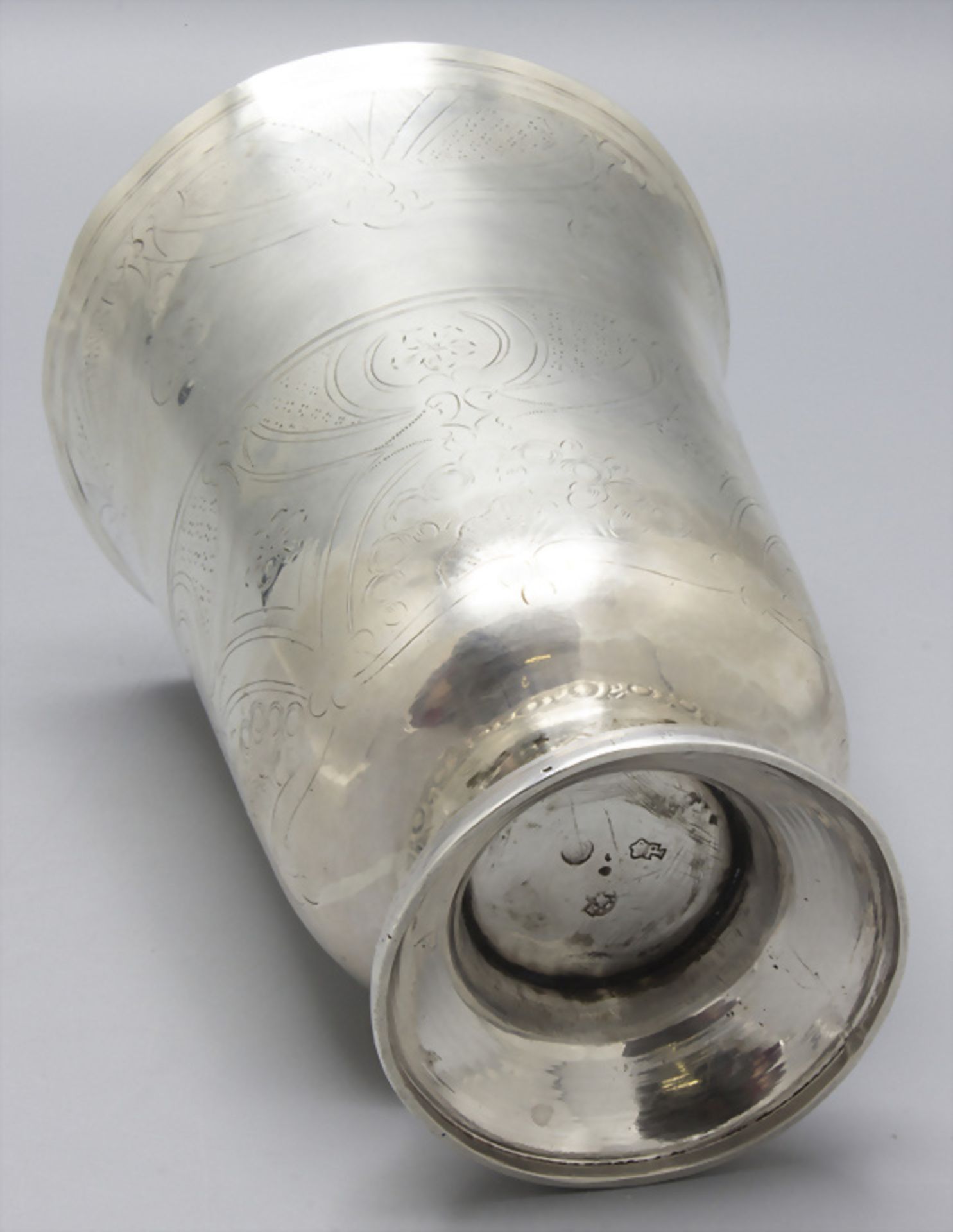 Großer Becher / A large silver beaker / A goblet, Claude Antoine Maillet, Paris, 1789 - Bild 4 aus 8