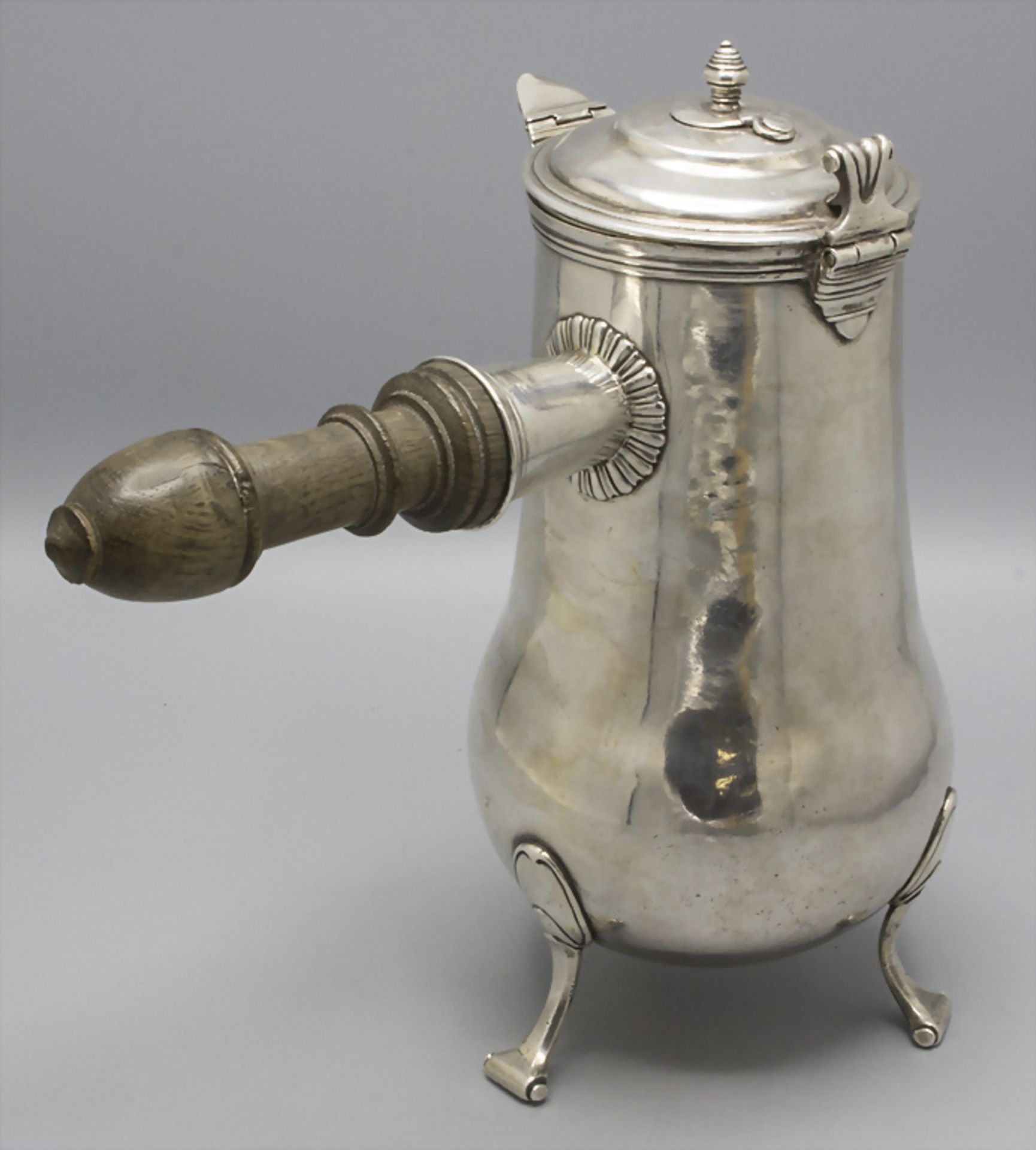 Schokoladenkanne / Chocolatière / A silver chocolate pot, Jacques de La Cour, Rochefort, um 1740 - Bild 2 aus 8