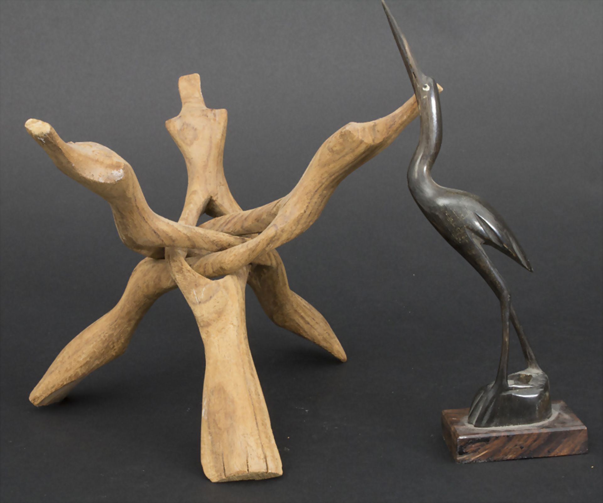 Abstrakte Figurengruppe und Kranich / An abstract figural group with a crane, Afrika, 20. Jh.
