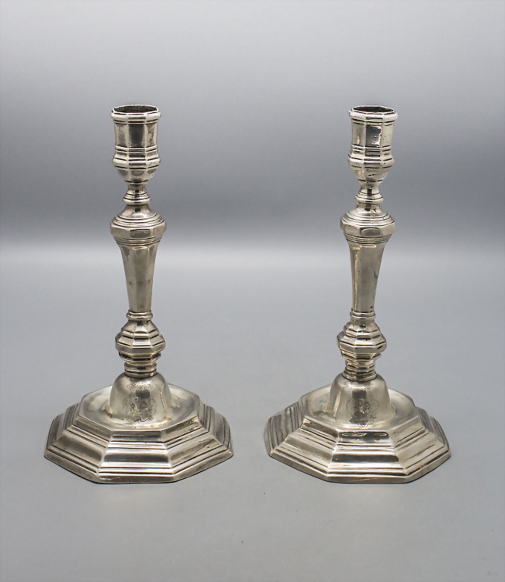 Paar barocke Kerzenleuchter / A pair of Baroque silver candlesticks, I. Navier, Perpignan, um 1735