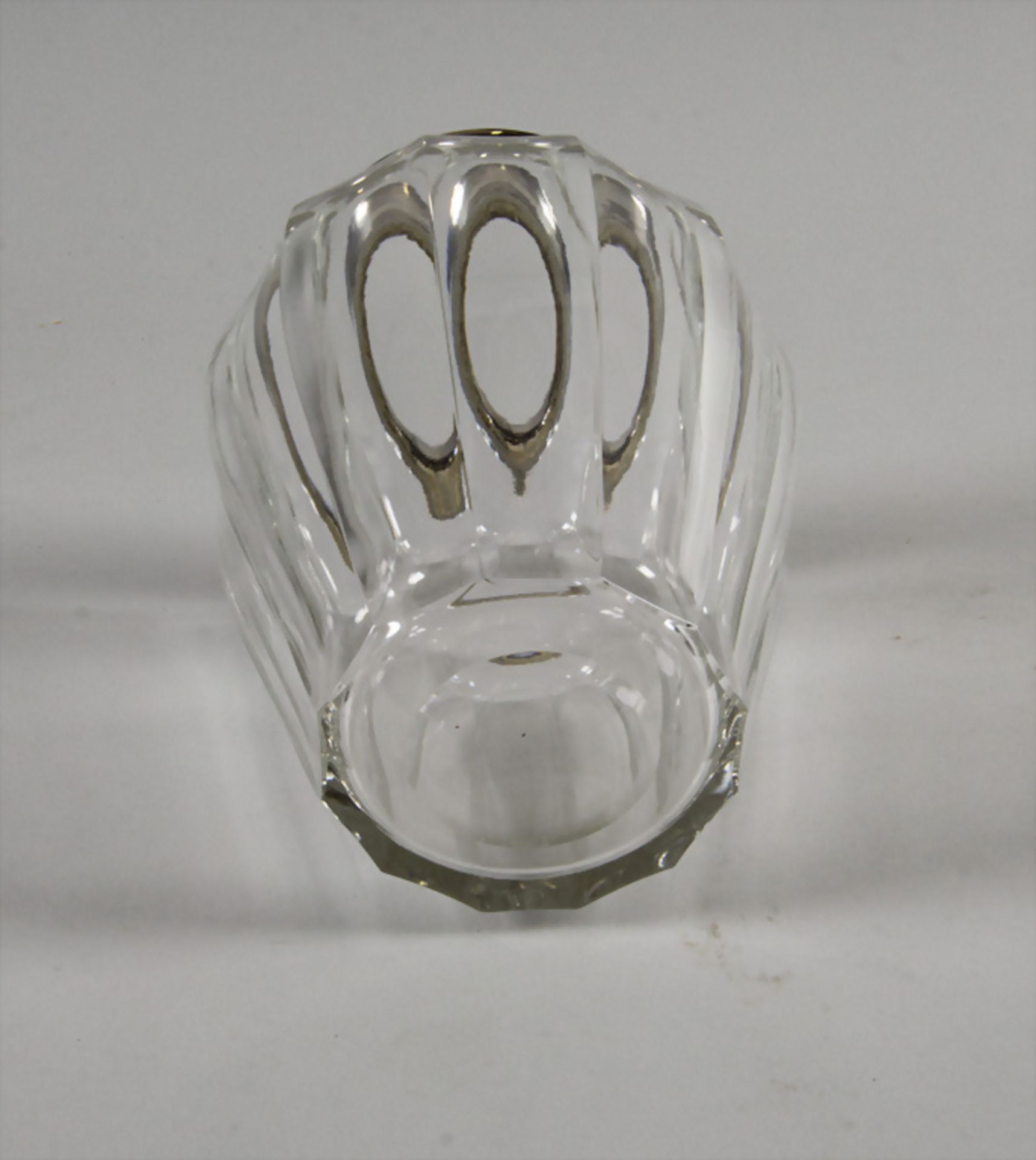 Kristallvase mit Silbermontur / An elegant cut glass vase with silver mount, Belgien, um 1930 - Bild 4 aus 4