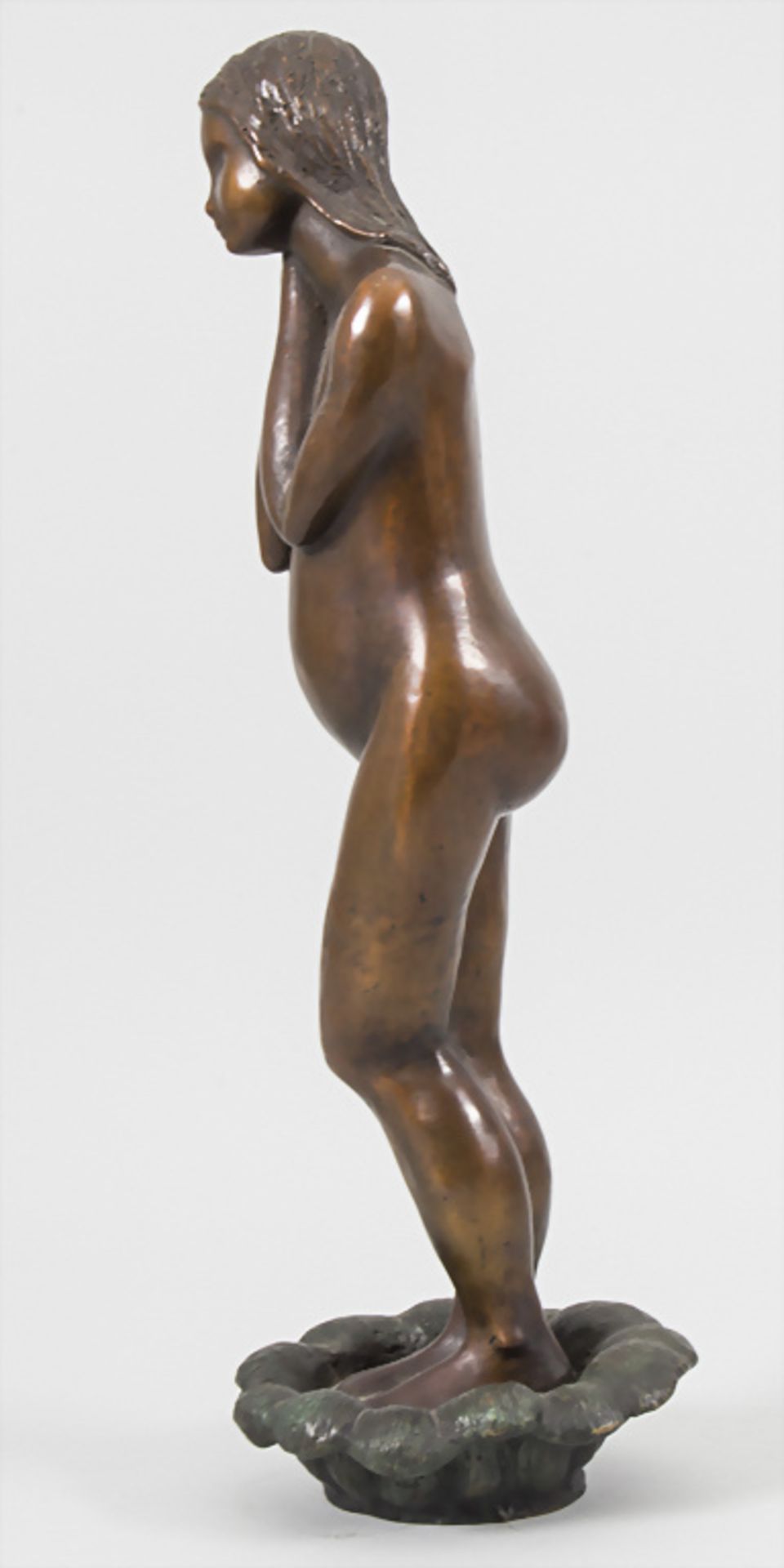 Monogrammist, 'Stehender Mädchenakt' / A bronze sculpture of a nude girl, Frankreich, nach 1979 - Bild 4 aus 8