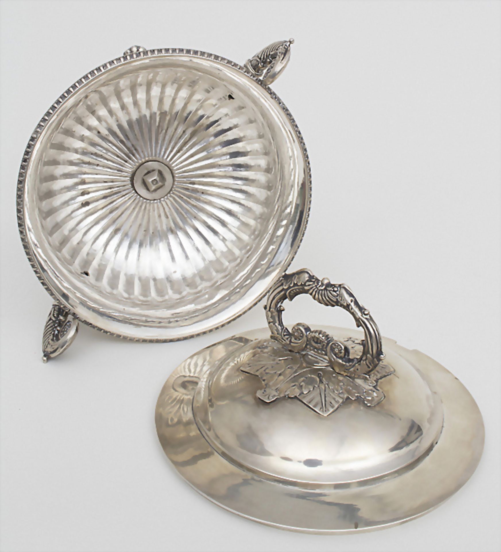 Bonboniere / A footed silver dish with cover, Orebro, Schweden, 1817 - Bild 5 aus 8