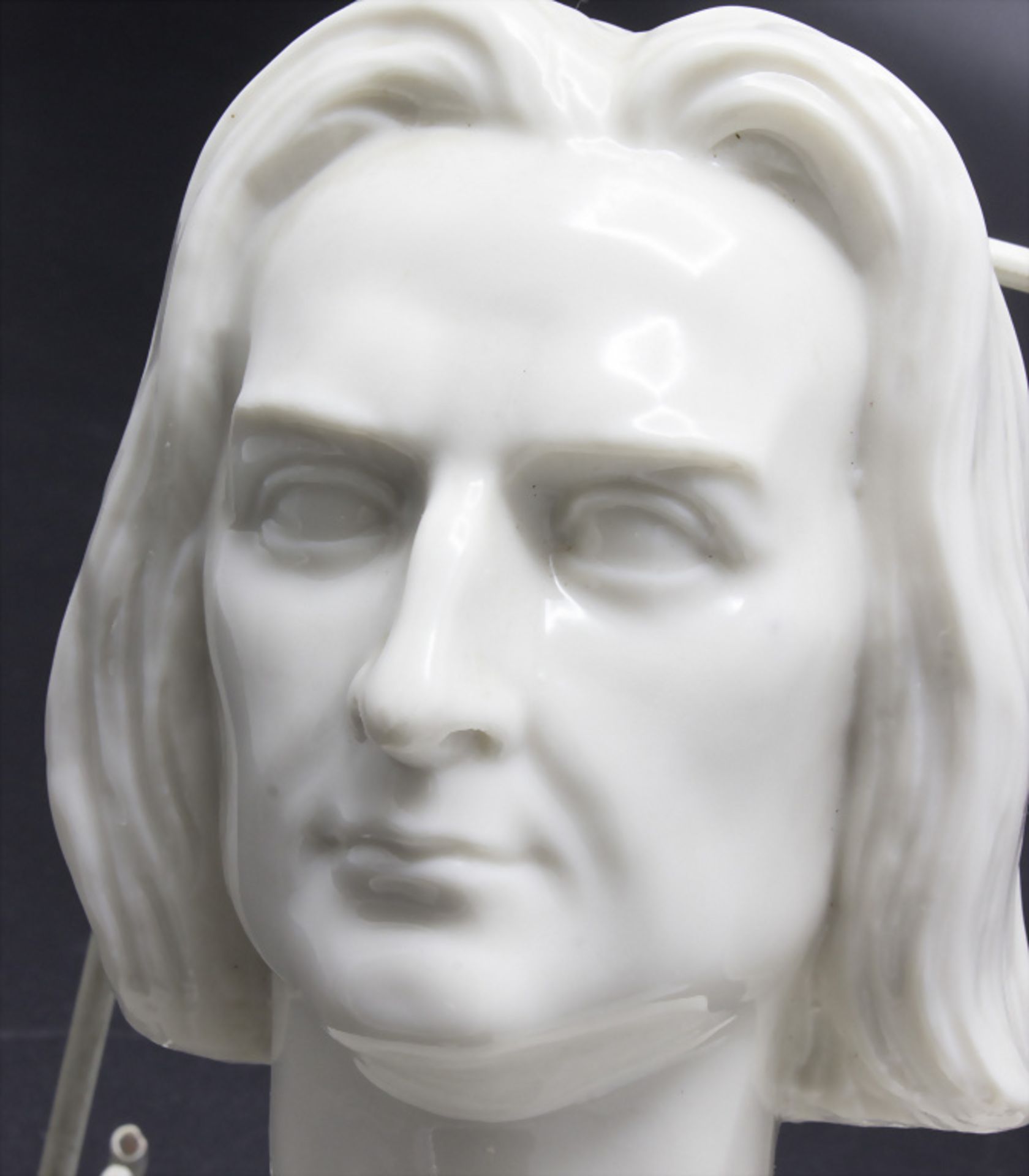 Büste 'Franz Liszt' / A bust of 'Franz Liszt', Dressel, Kister & Co., Passau, Anfang 20. Jh. - Bild 5 aus 5