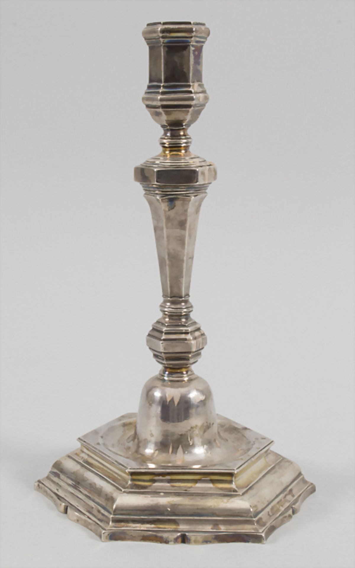 Paar Kerzenleuchter / A pair of silver candlesticks, St. Omer, Frankreich, um 1750 - Bild 10 aus 13