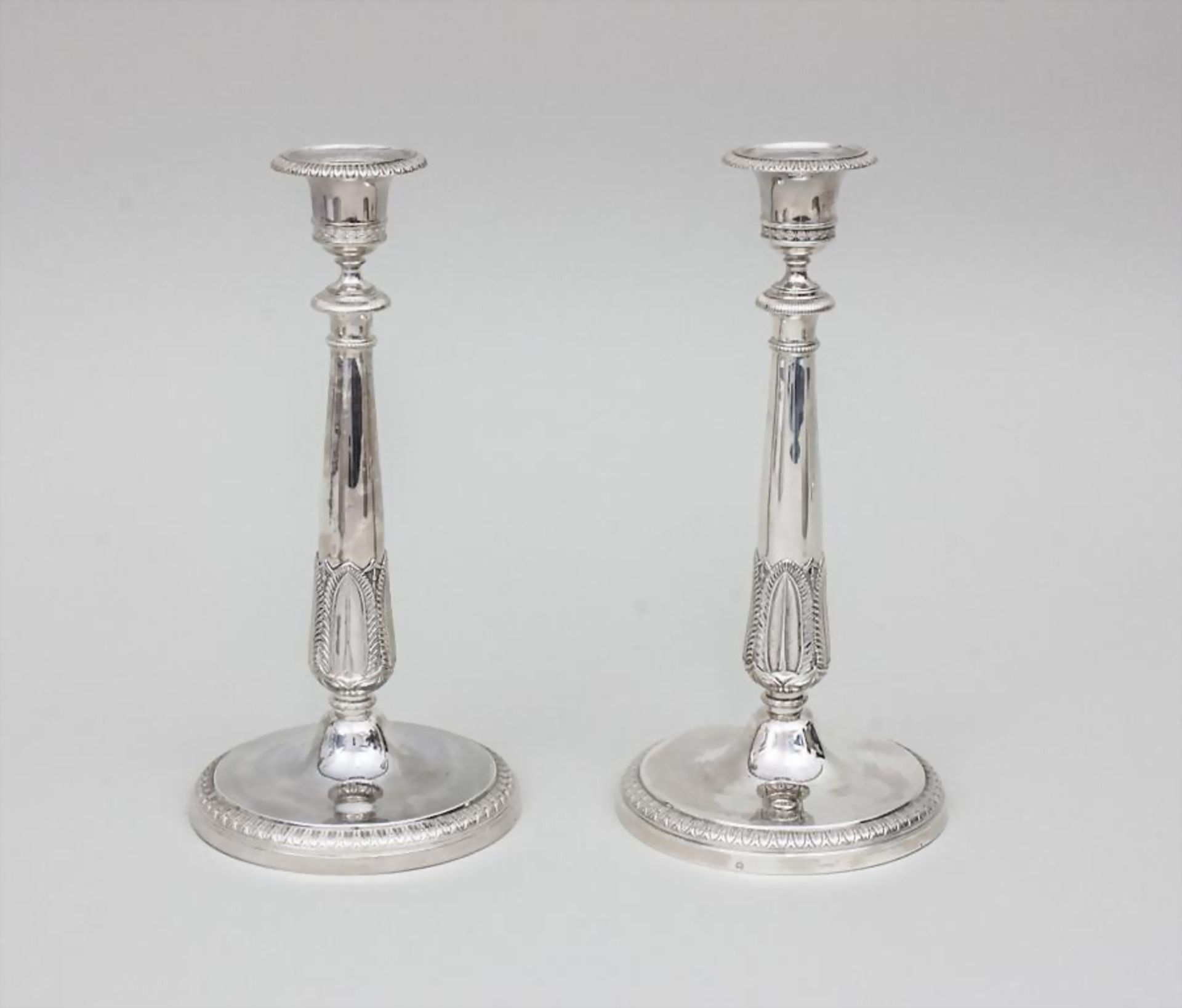 Paar Empire Kerzenleuchter / A pair of Empire silver candleholders, Paris, 1808-1819