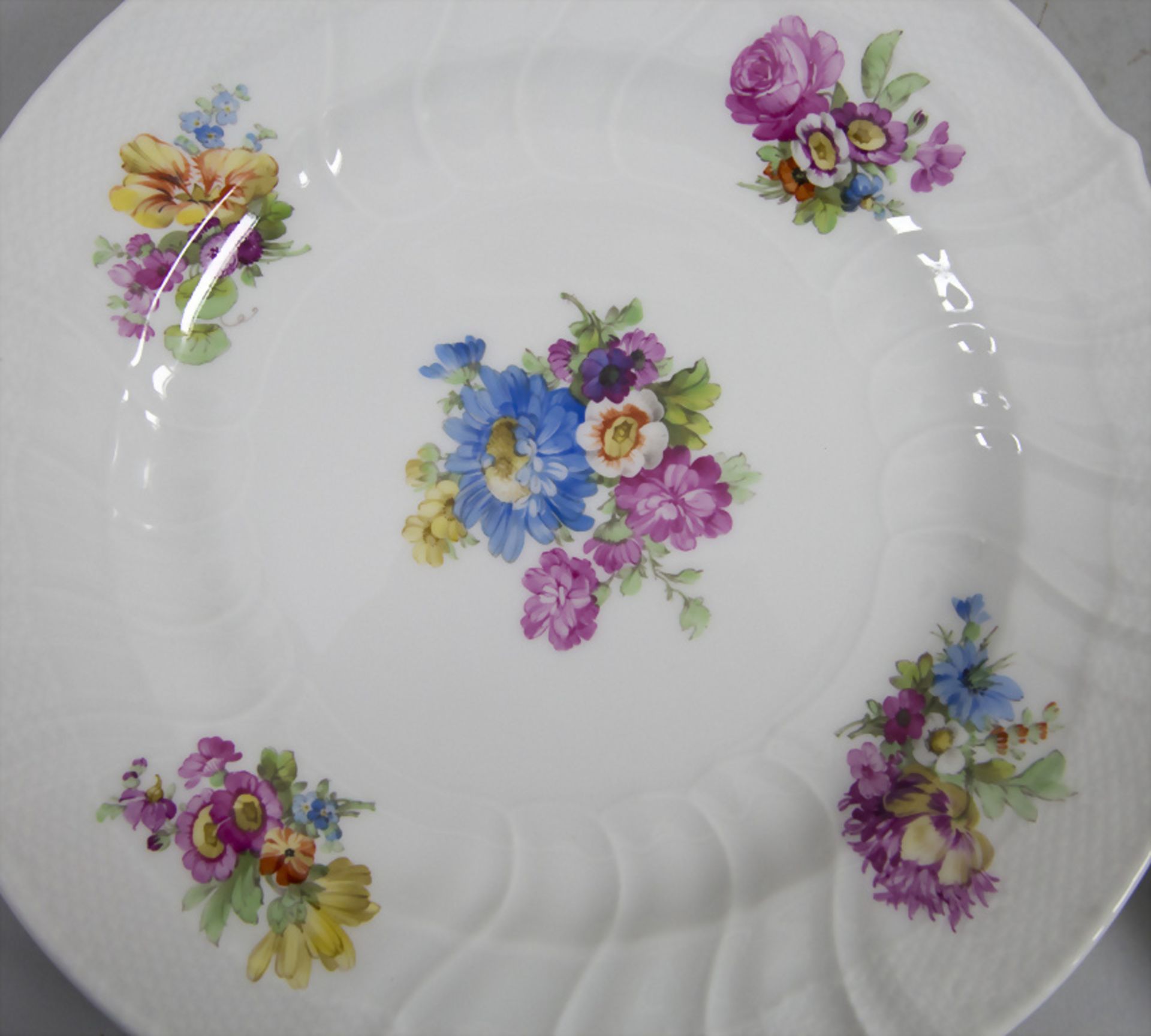 Vier Suppenteller mit Blumenbouquetmalerei / Four soup plates with flower bouquet painting, ... - Bild 3 aus 10