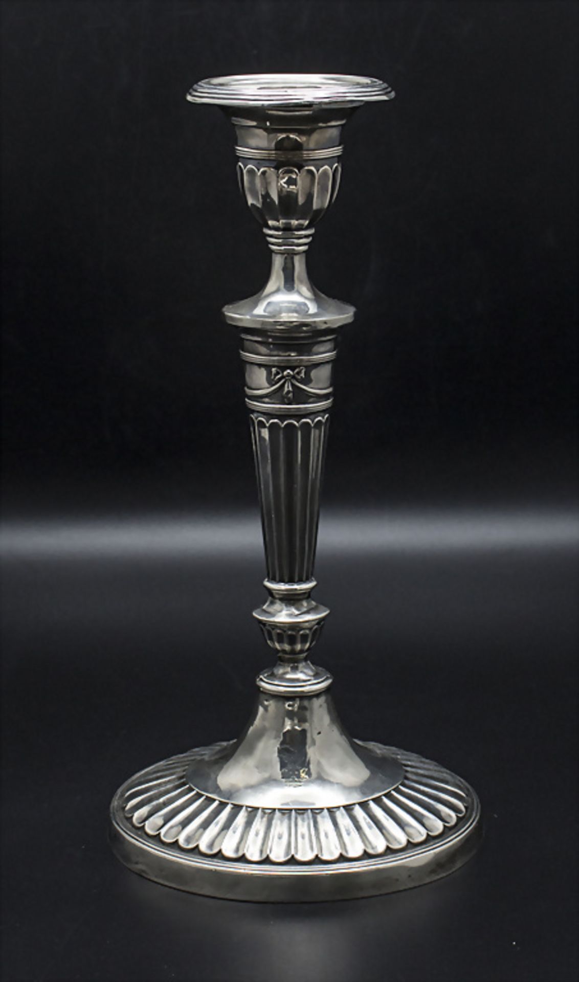 Kerzenleuchter / A silver candlestick, Daniel & John Wellby, London, 1899