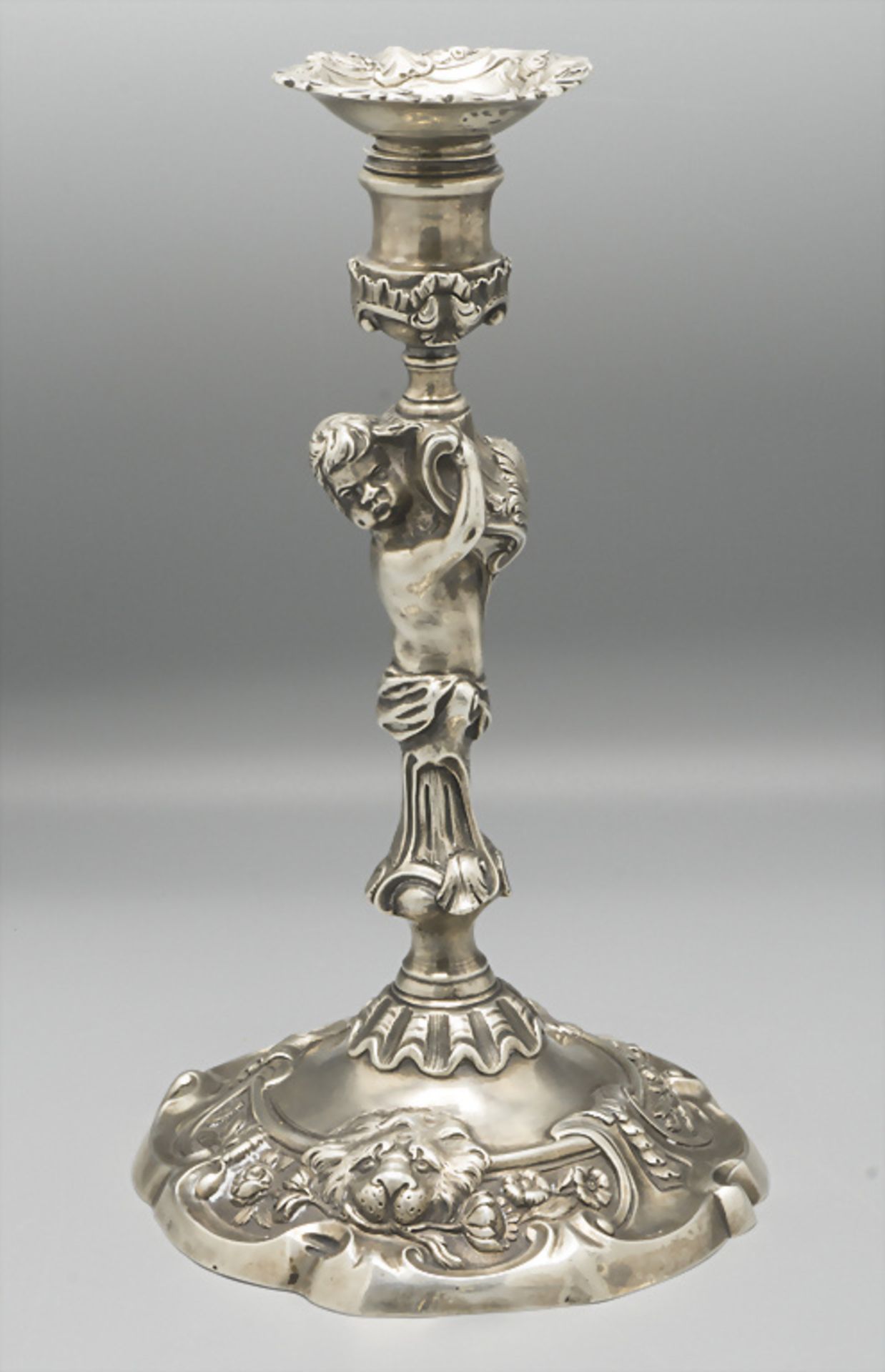 Paar Rokoko Silber Kerzenleuchter / A pair of Rococo silver candlesticks, John Cafe, London, 1749 - Image 6 of 27