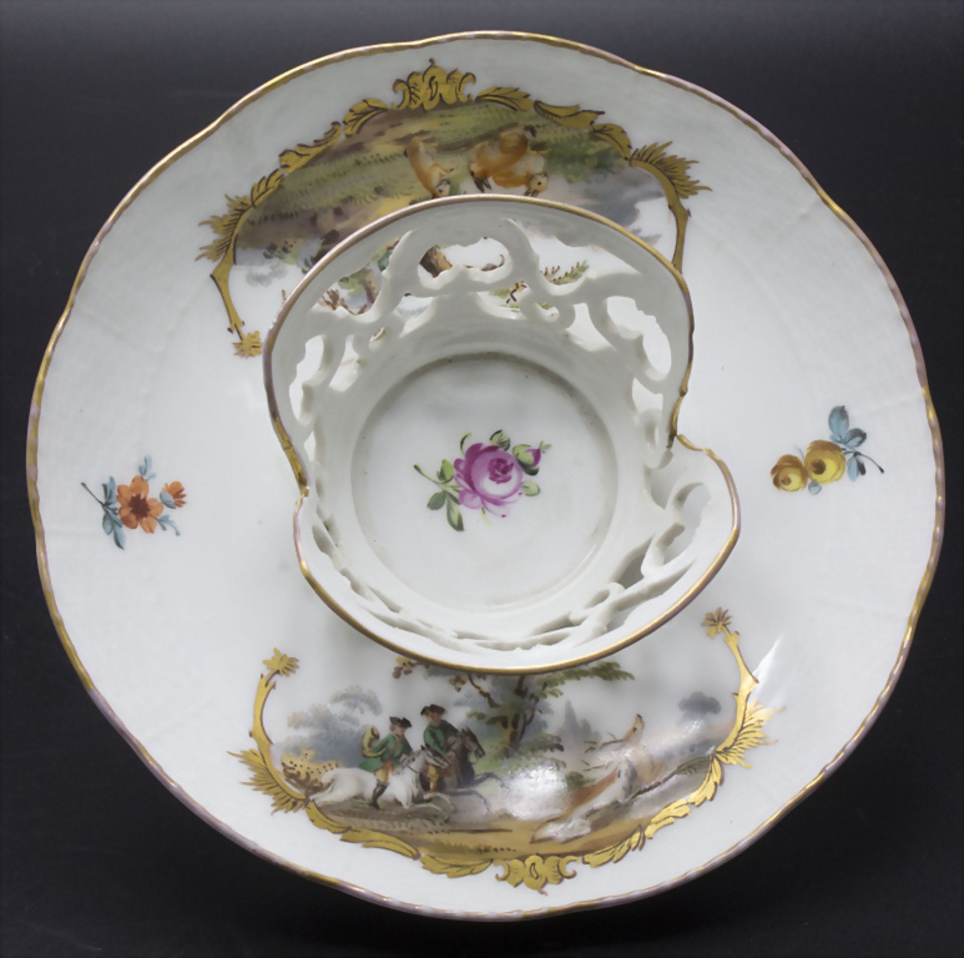 Untertasse Trembleuse mit Jagdszenen / A saucer for a chocolat cup with hunting scenes, KPM, ... - Image 2 of 6