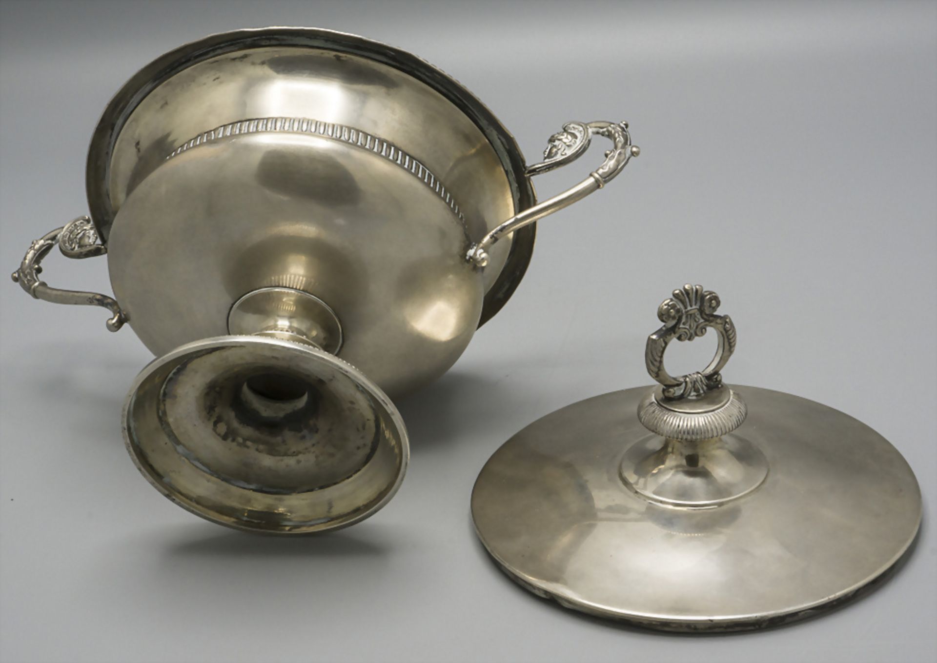 Empire Deckeldose / An Empire lidded silver bowl, um 1800 - Bild 4 aus 5