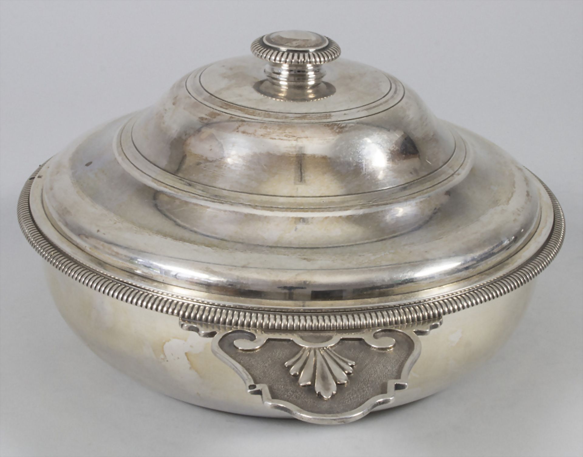 Legumier / Wöchnerinnenschüssel / Ecuelle / A silver tureen, Georges Falkenberg, Paris, 1894-1924 - Image 2 of 11