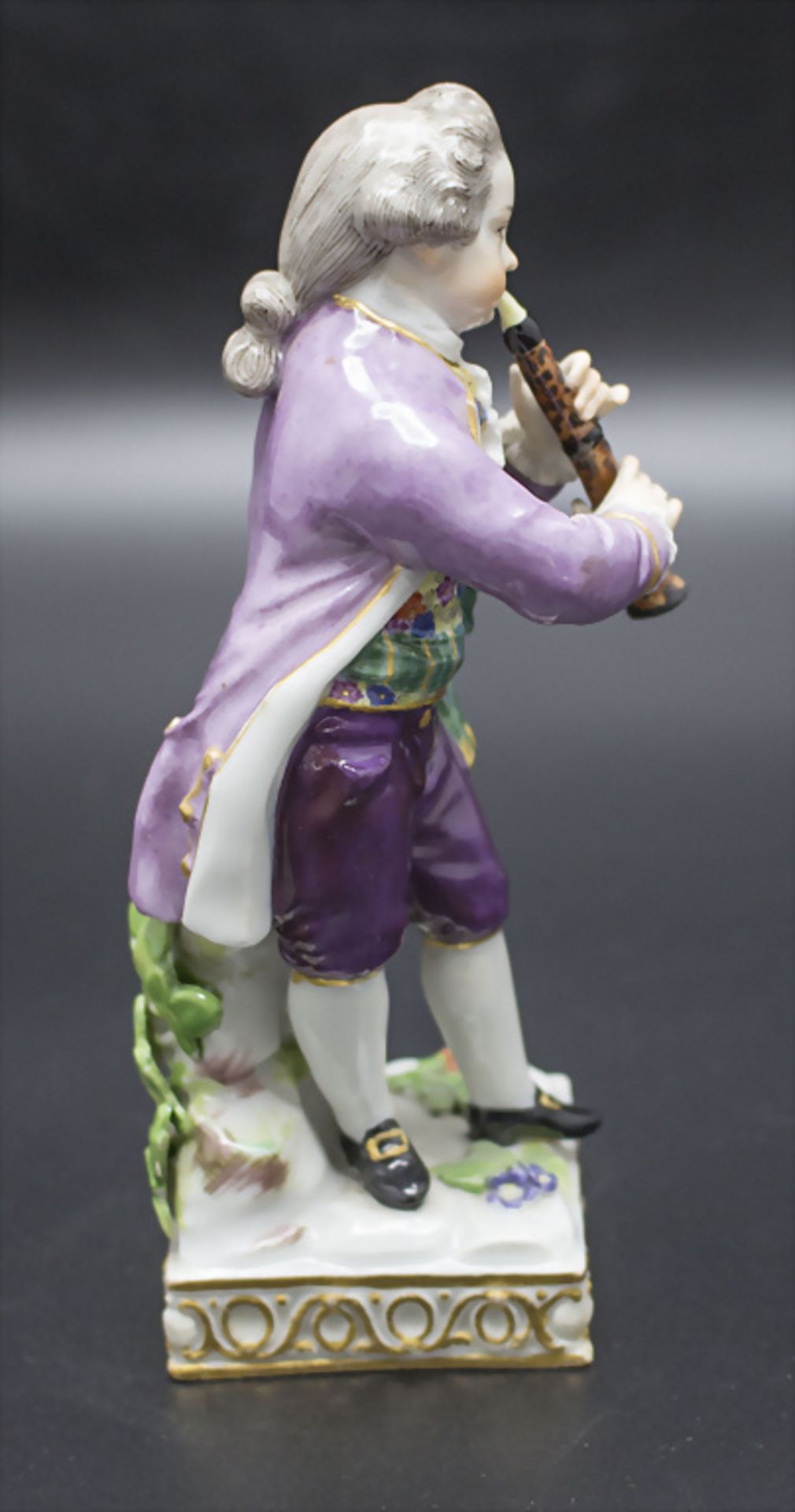Porzellanfigur 'Oboist' / A porcelain figure of a oboe player, Victor Michel Acier, Meissen, ... - Image 4 of 6