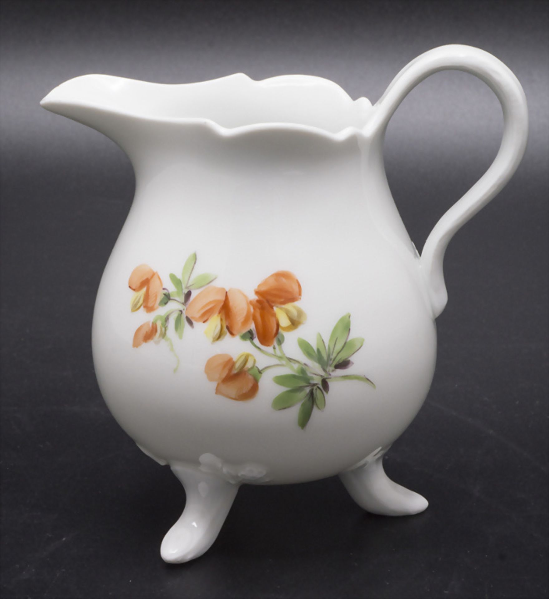 Milchkännchen mit Blumenmalerei / A creamer with flowers, Meissen, um 1860