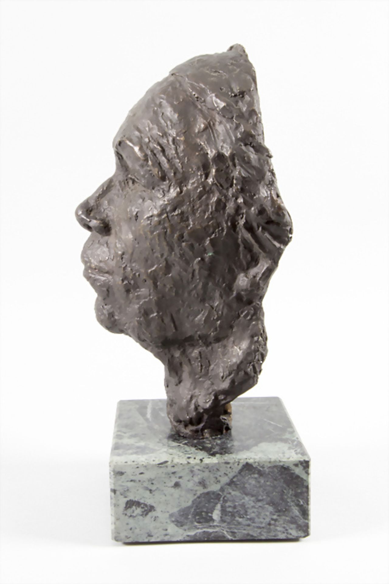 Edwin Scharff (1887-1955) zugeschr., Büste 'Käthe Kollwitz' / A bronze bust 'Käthe Kollwitz' - Bild 4 aus 4