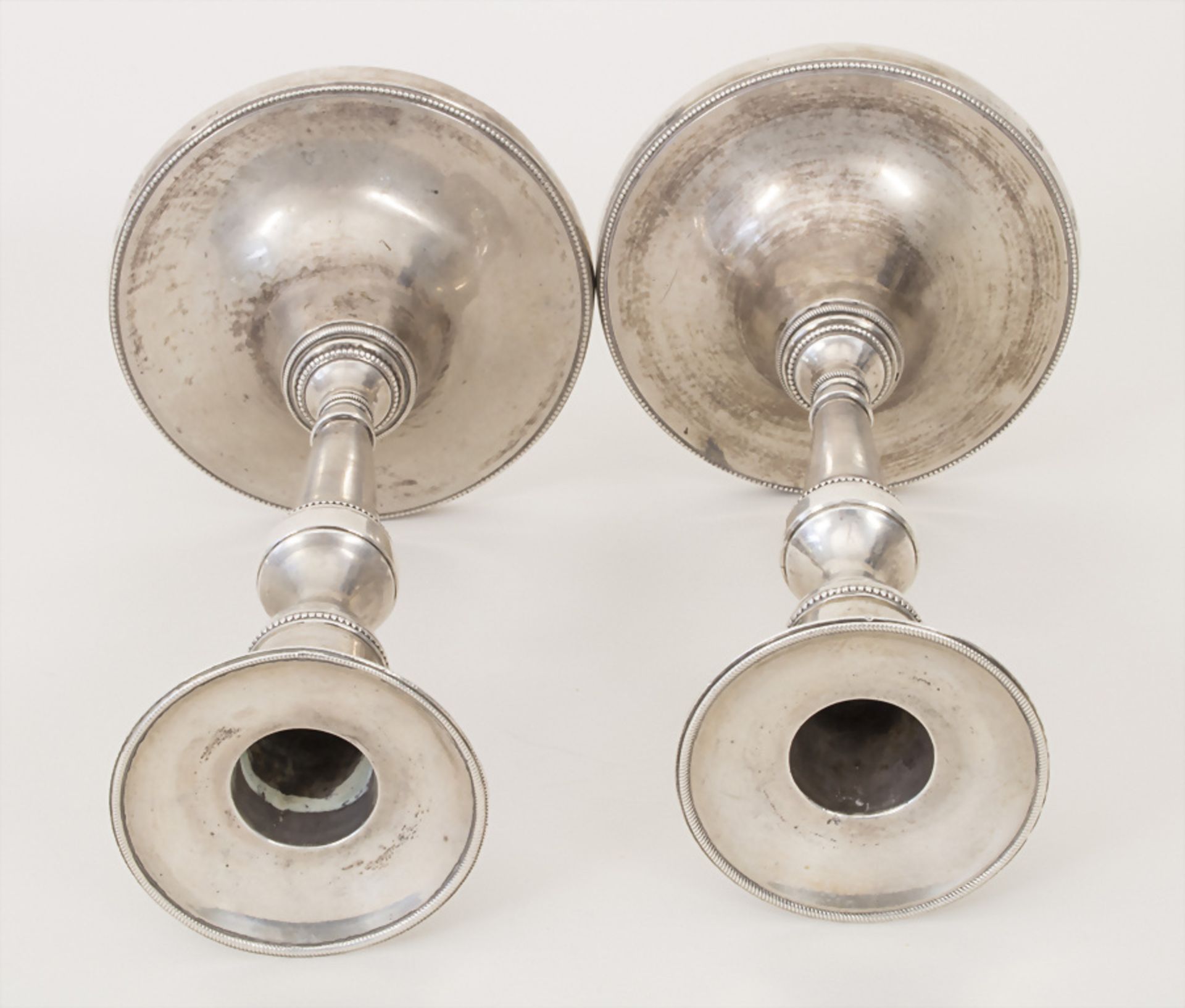 Paar Louis XVI Leuchter / A pair of Louis-seize silver candlesticks, Noia, um 1780 - Bild 3 aus 6