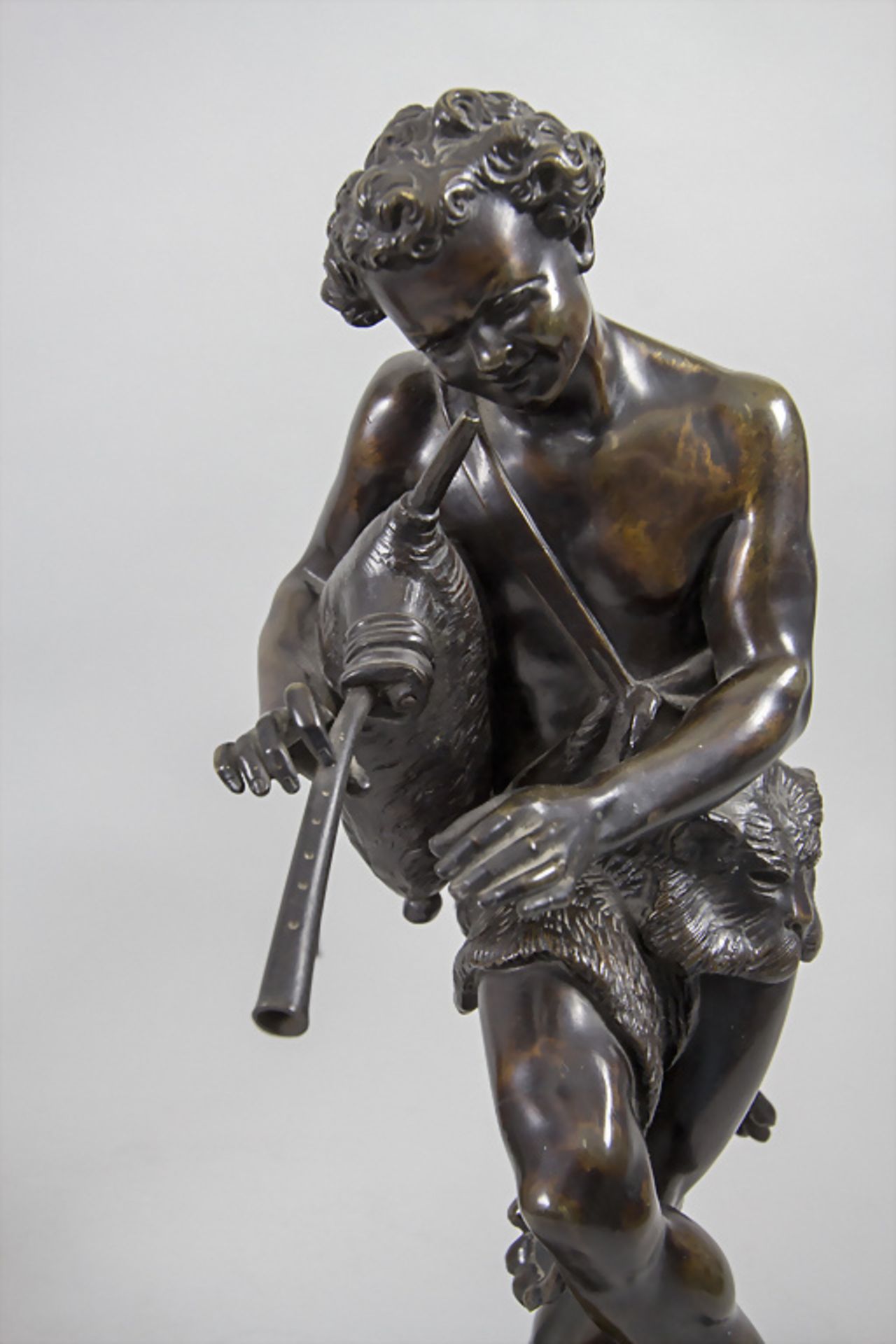 Bronzeskulptur 'Musizierender Hirte' / 'A music making shepherd', Frankreich, um 1860 - Image 9 of 9