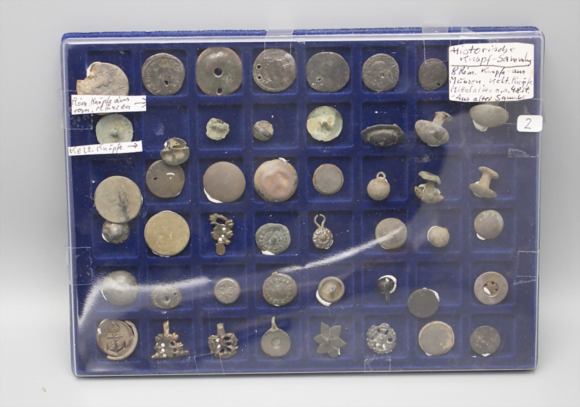 48-teilige historische Knopfsammlung / A collection of 48 historical button collection