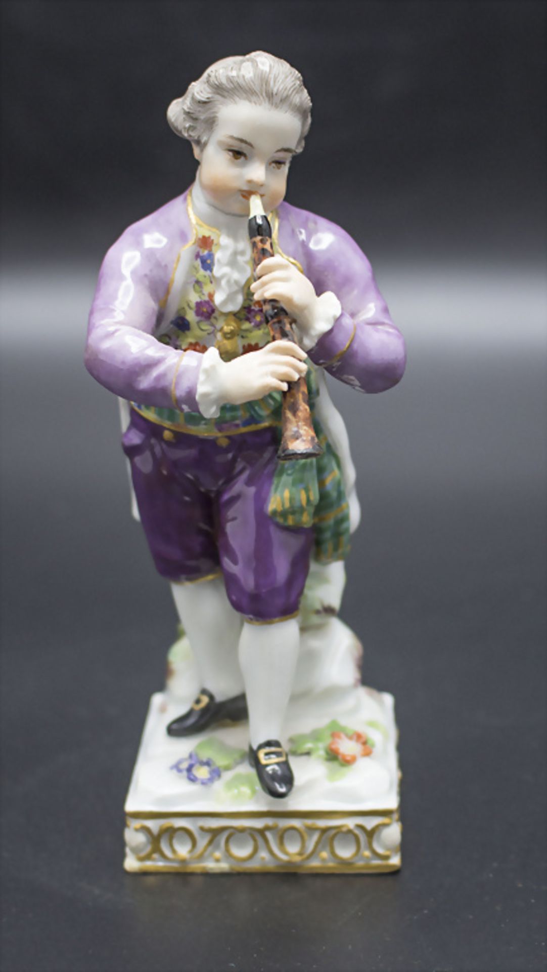 Porzellanfigur 'Oboist' / A porcelain figure of a oboe player, Victor Michel Acier, Meissen, ...